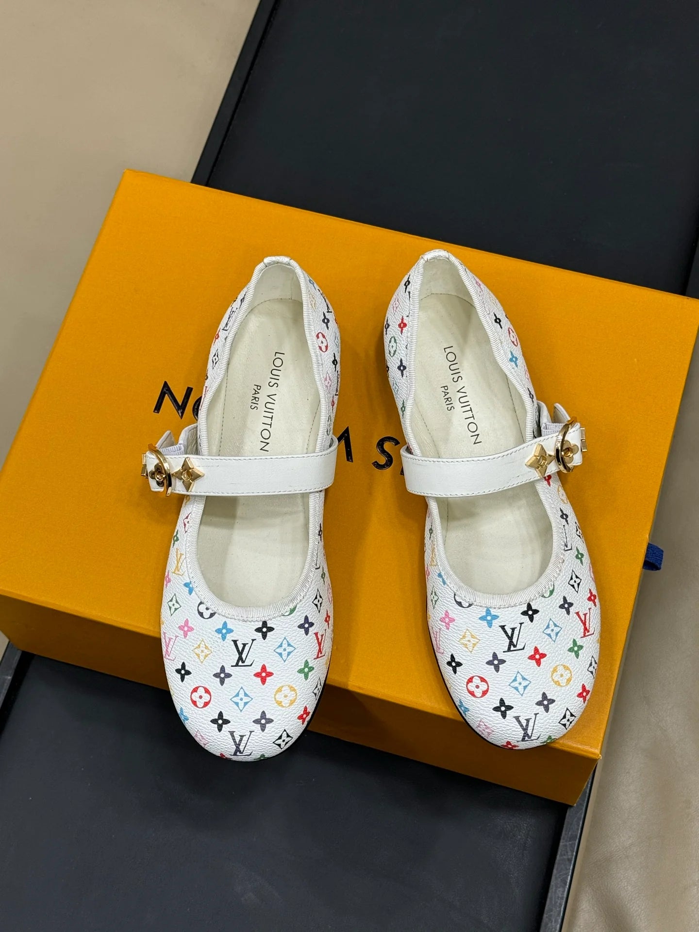 LV SNEAKER