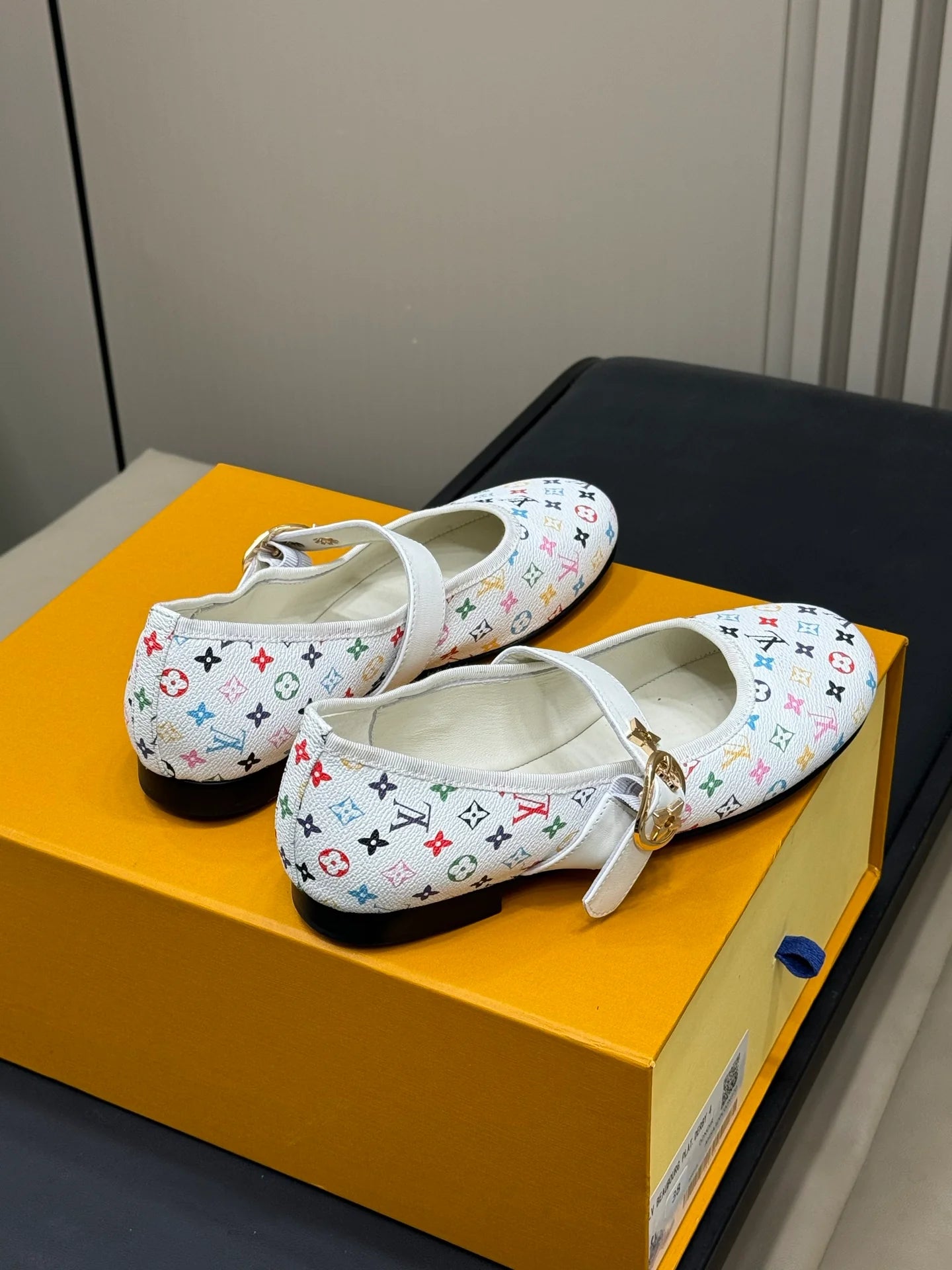 LV SNEAKER