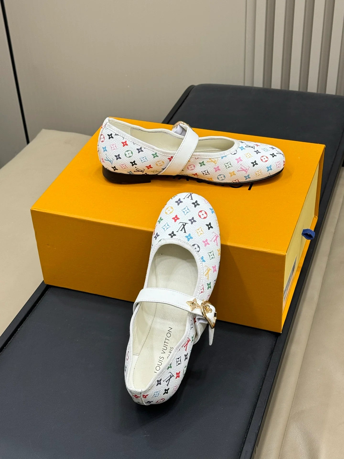 LV SNEAKER