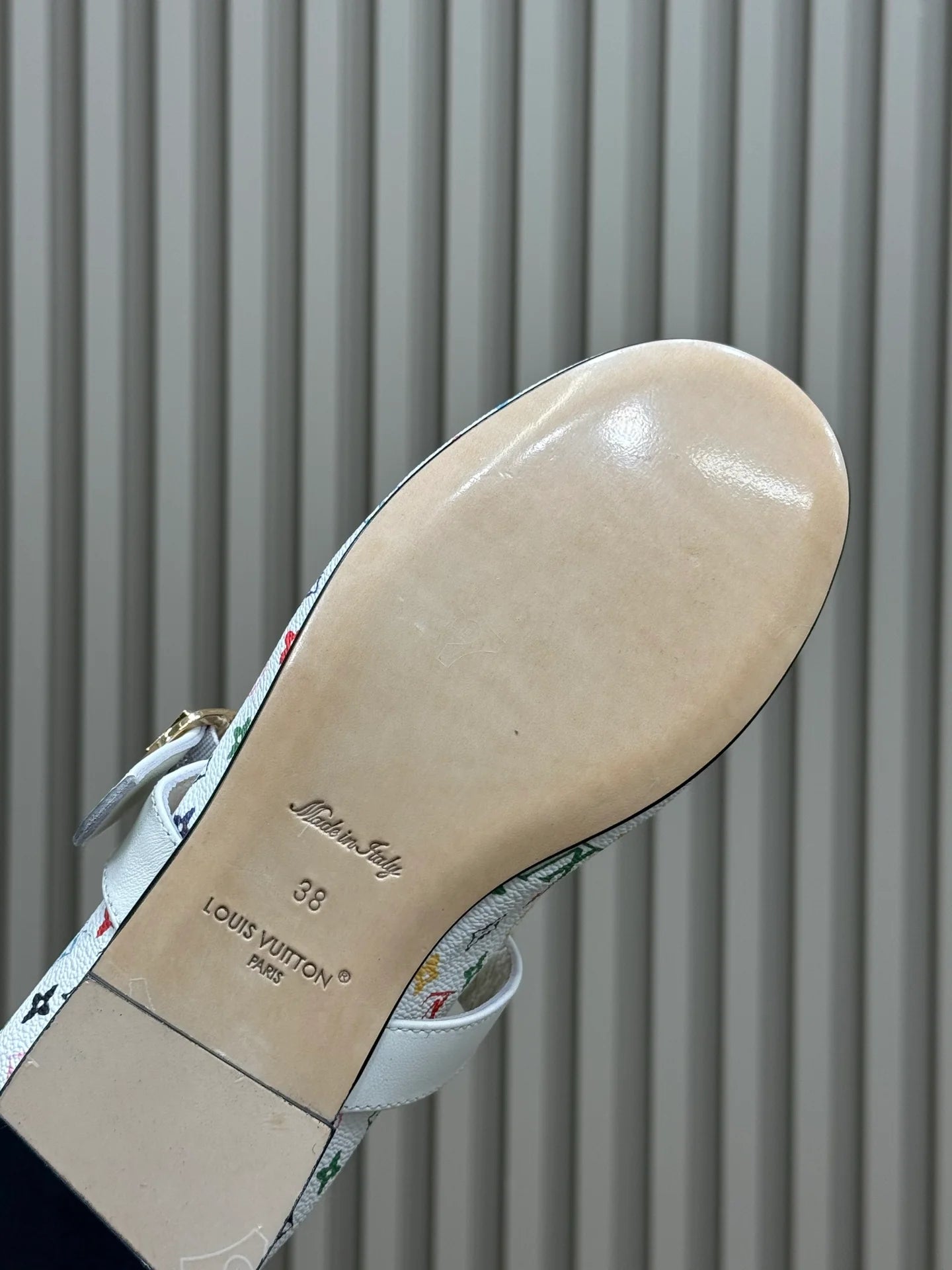 LV SNEAKER