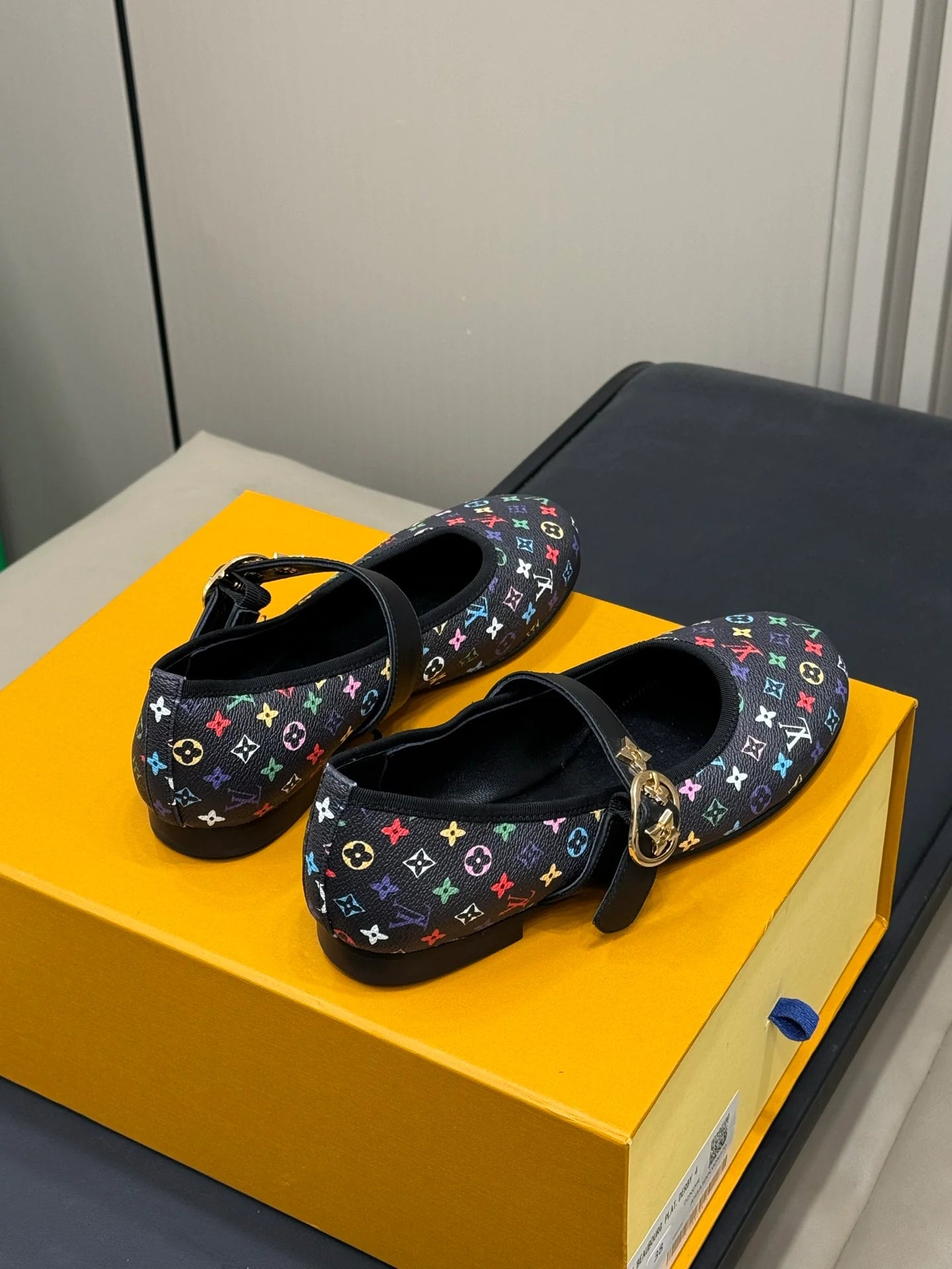 LV SNEAKER