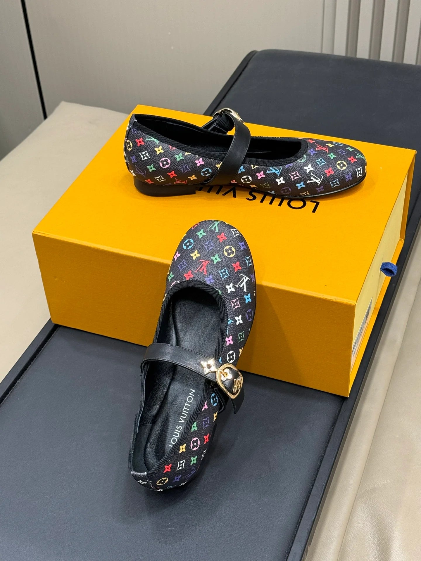 LV SNEAKER