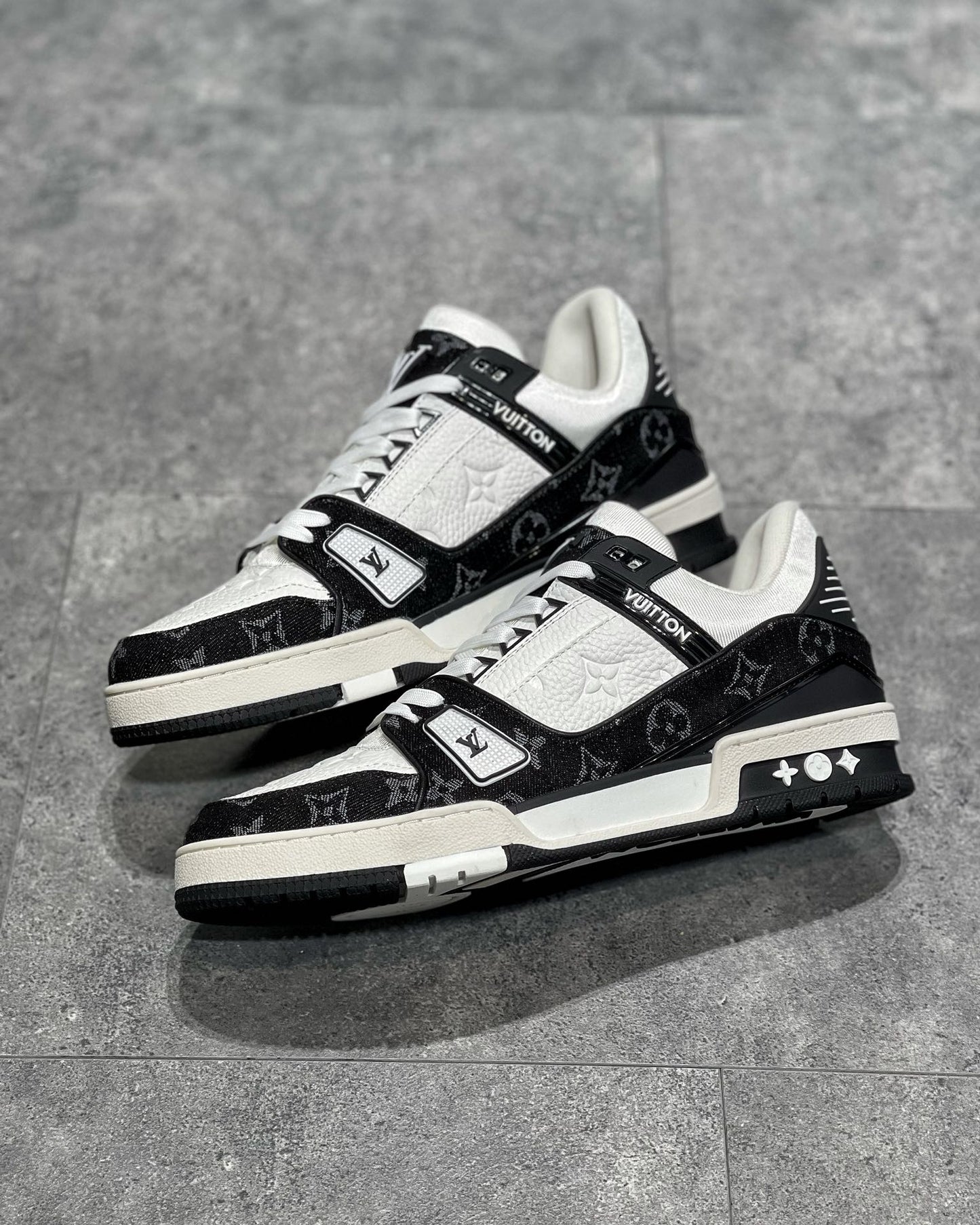 LV SNEAKER