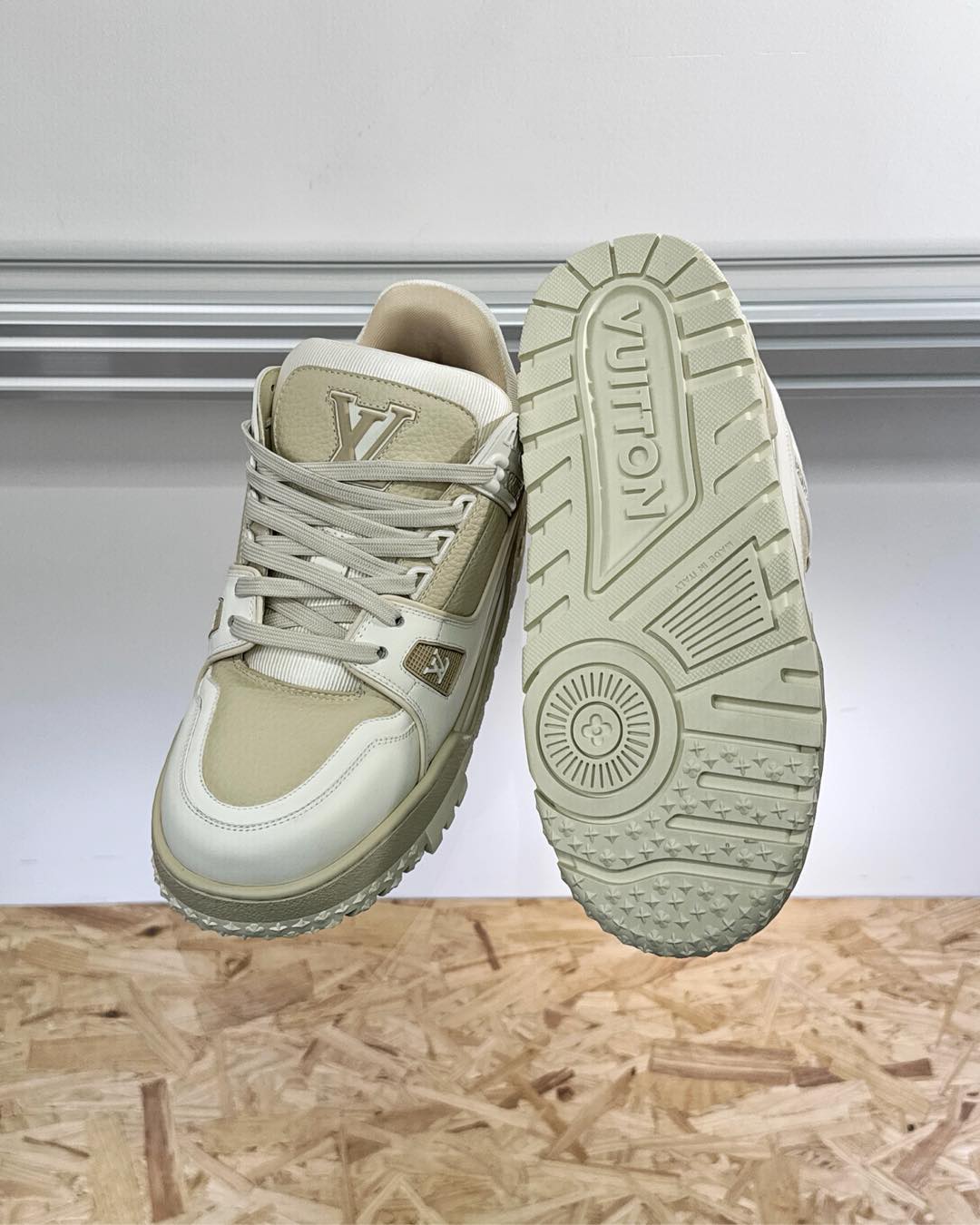LV SNEAKER