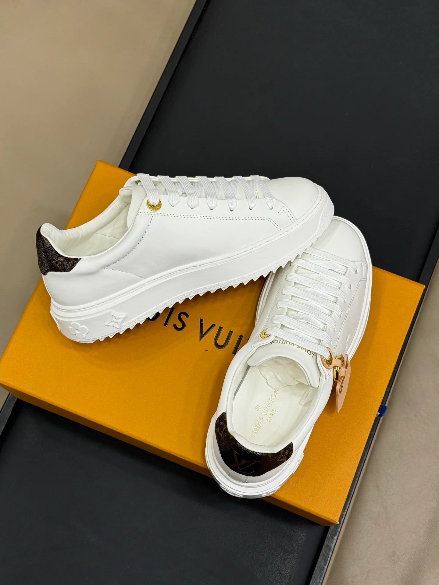 LV SNEAKER