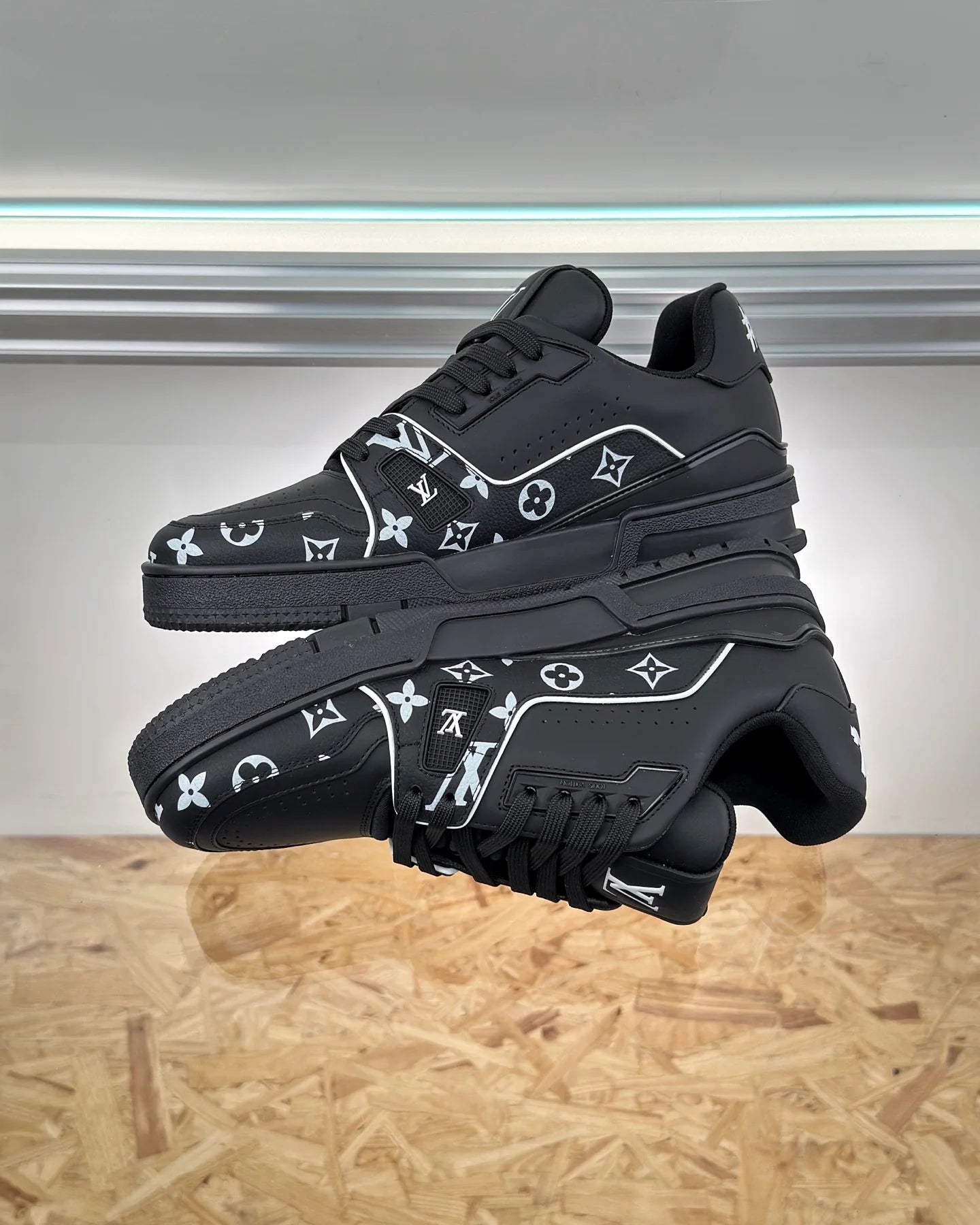 LV SNEAKER