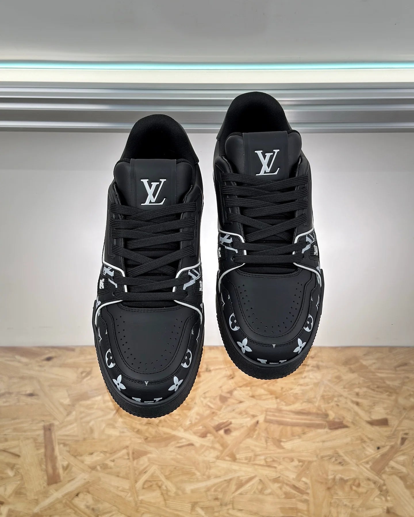 LV SNEAKER
