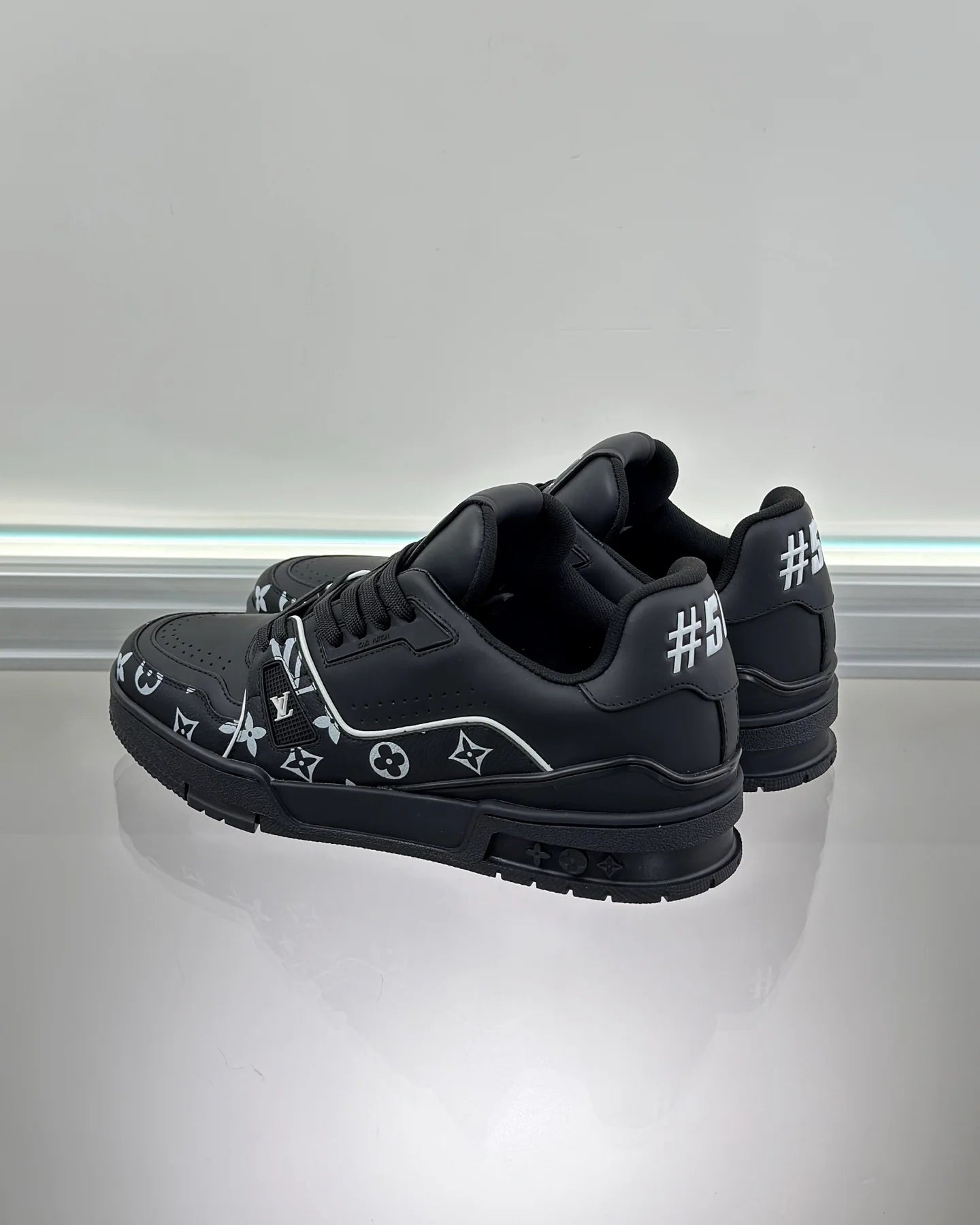 LV SNEAKER