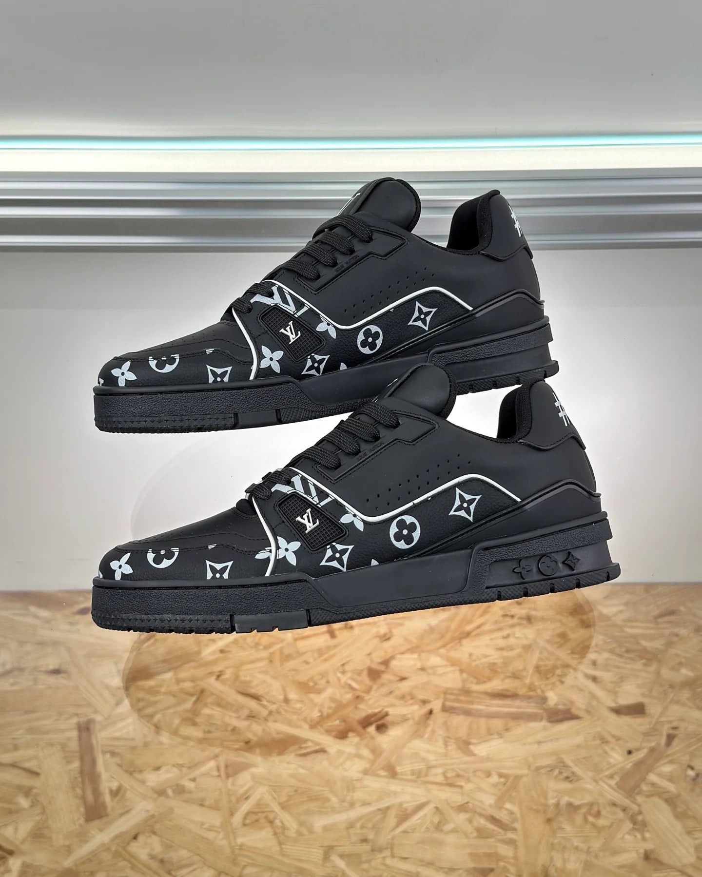 LV SNEAKER