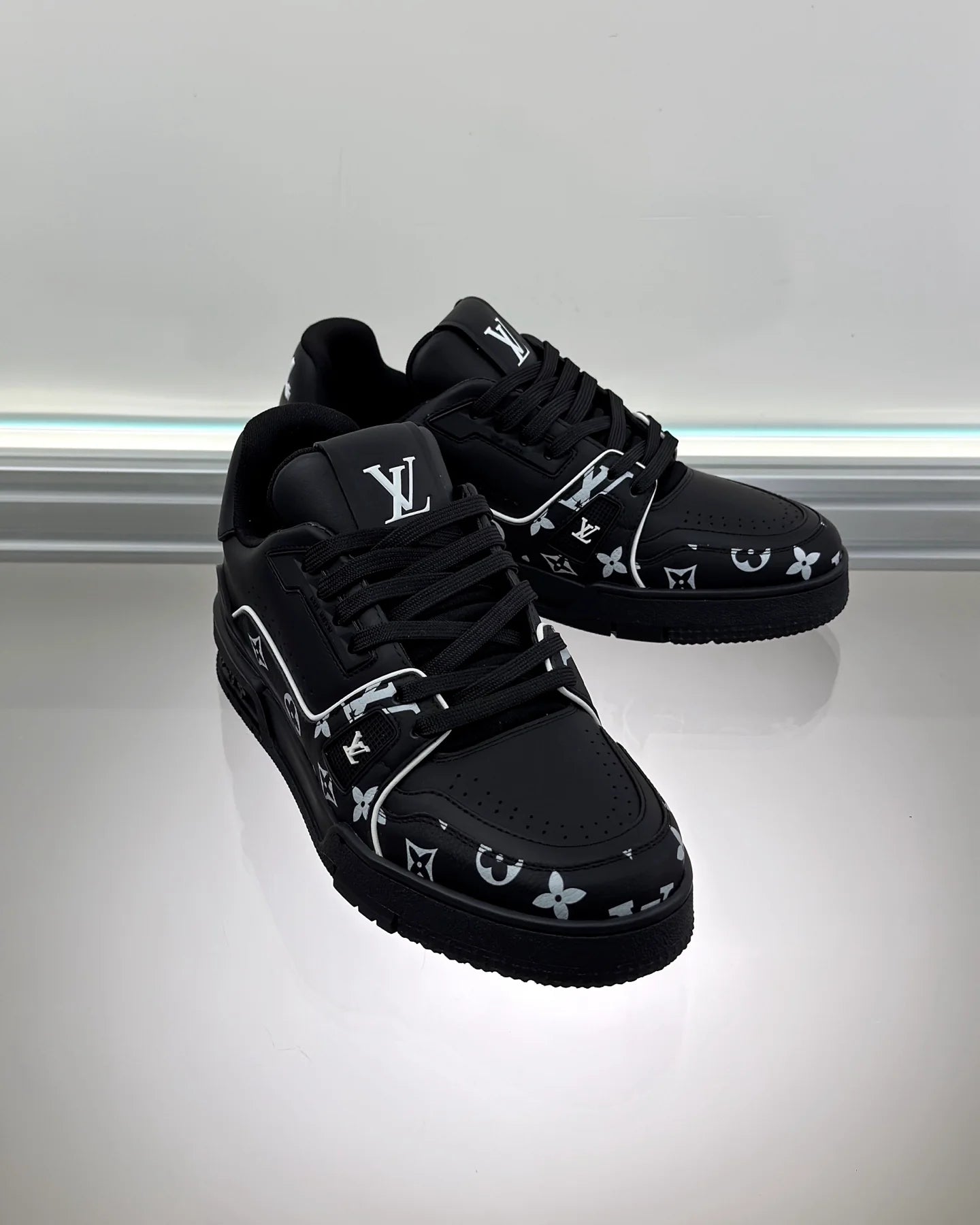 LV SNEAKER