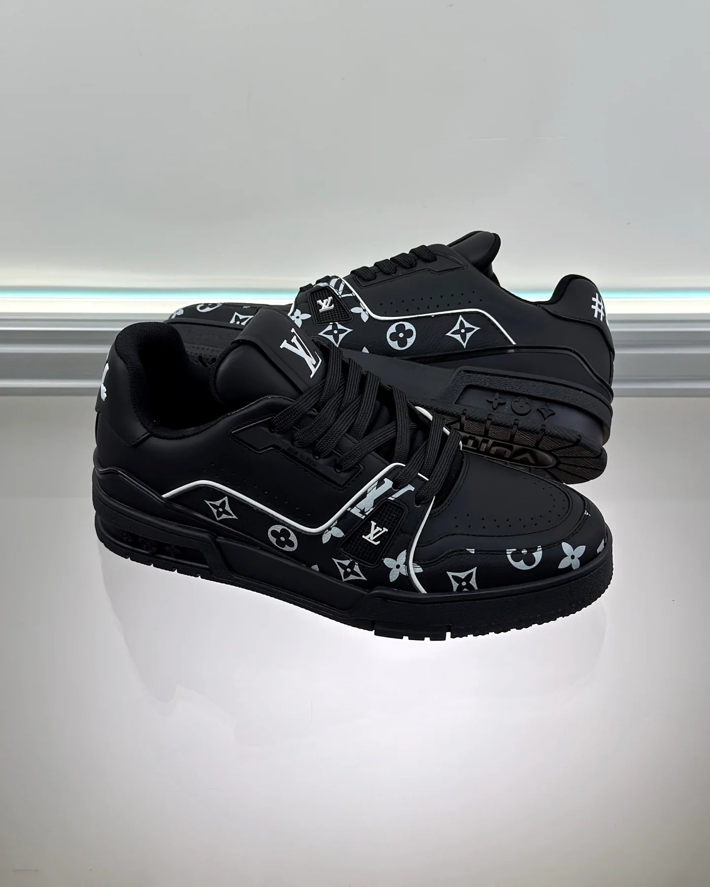 LV SNEAKER