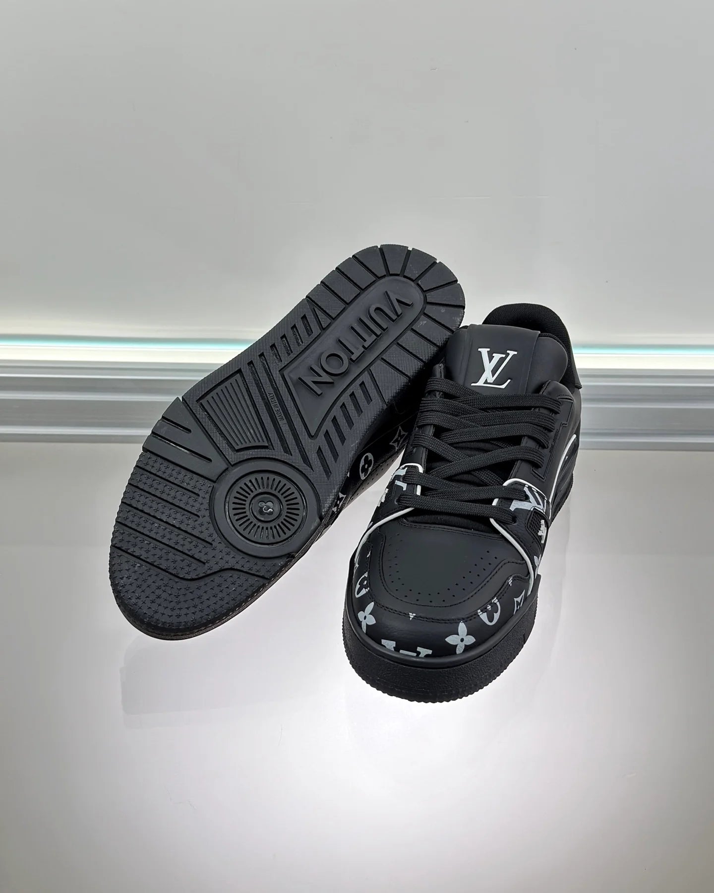 LV SNEAKER