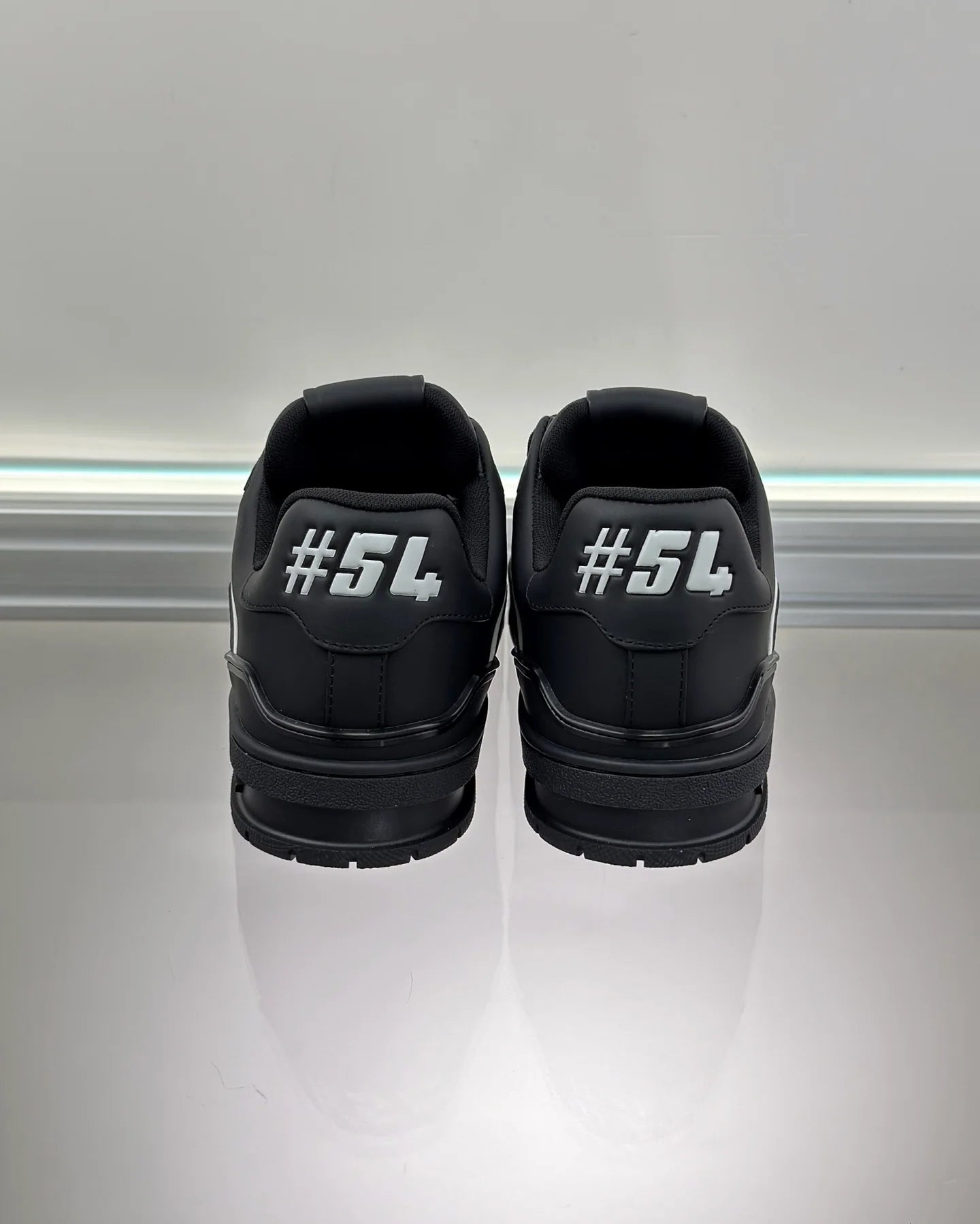 LV SNEAKER