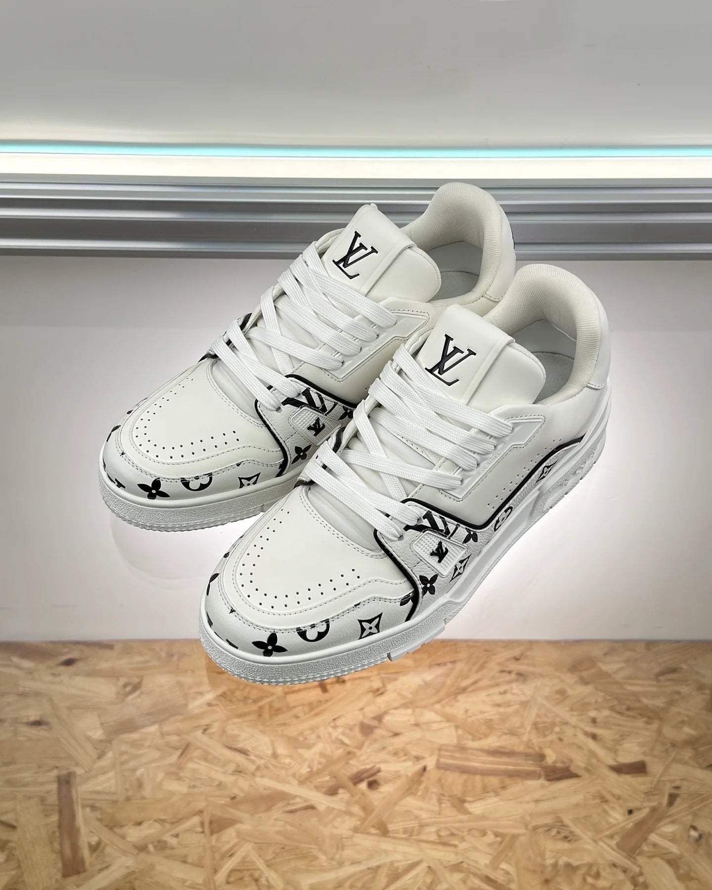 LV SNEAKER