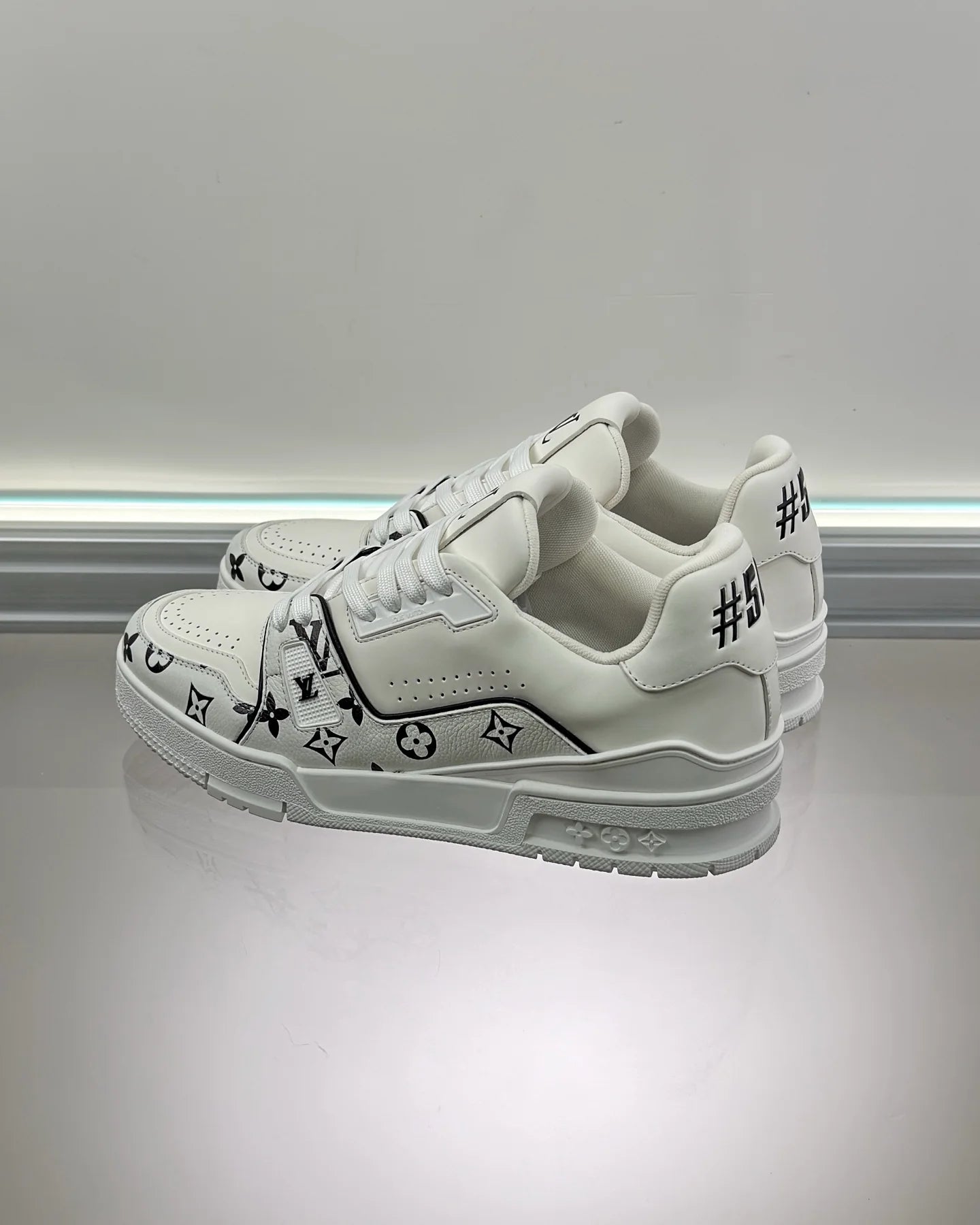 LV SNEAKER