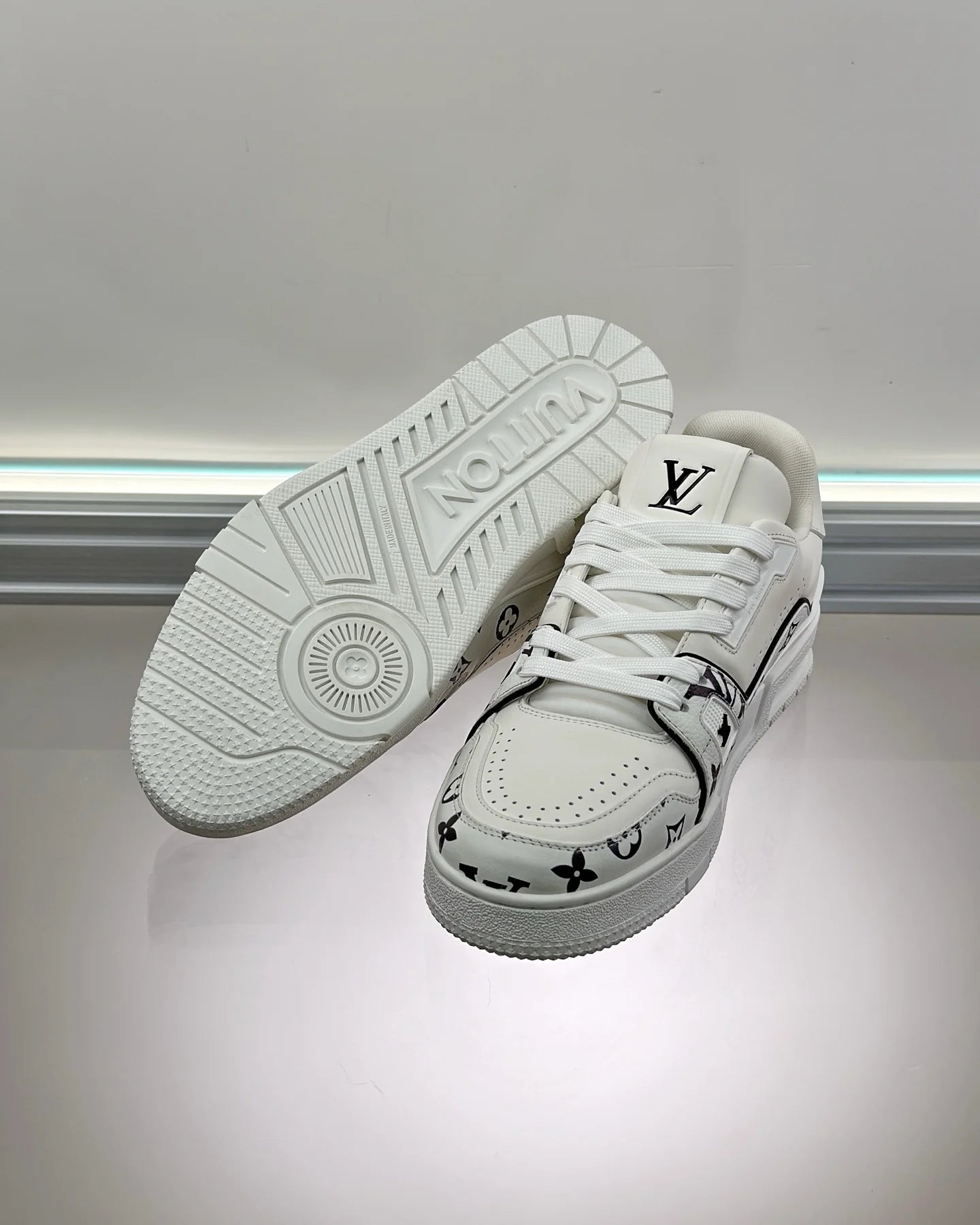 LV SNEAKER
