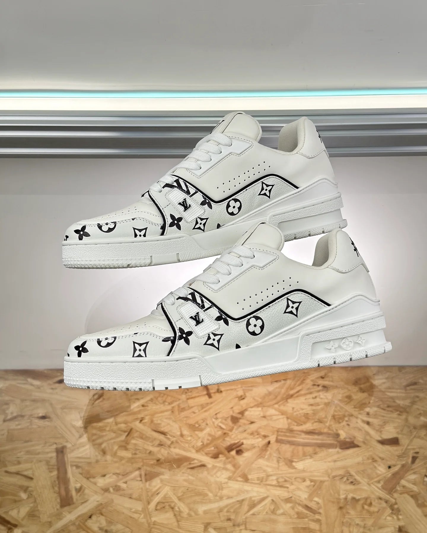 LV SNEAKER