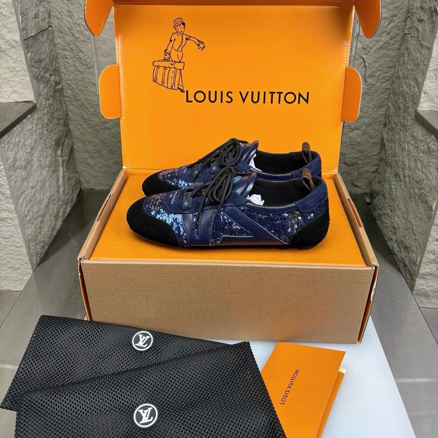 LV SNEAKER
