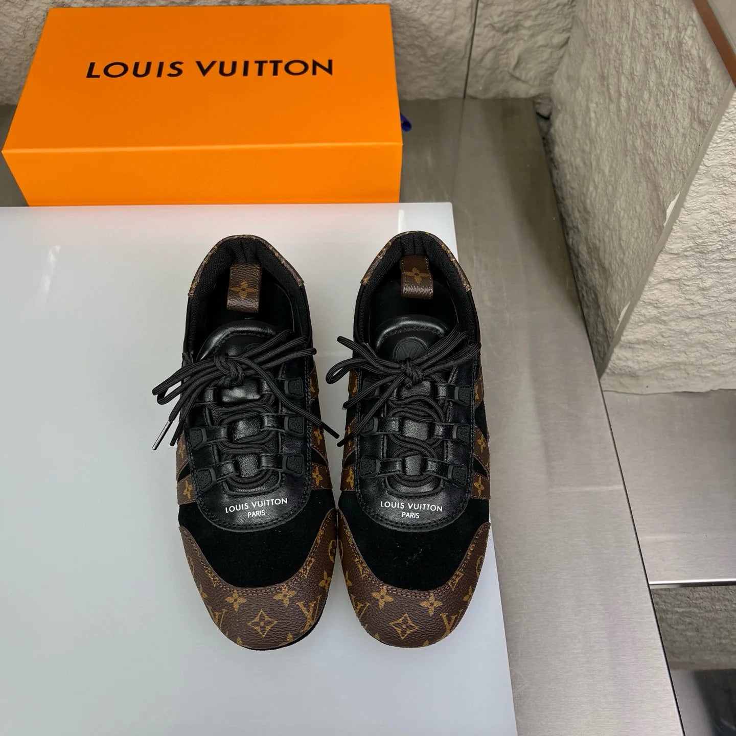 LV SNEAKER
