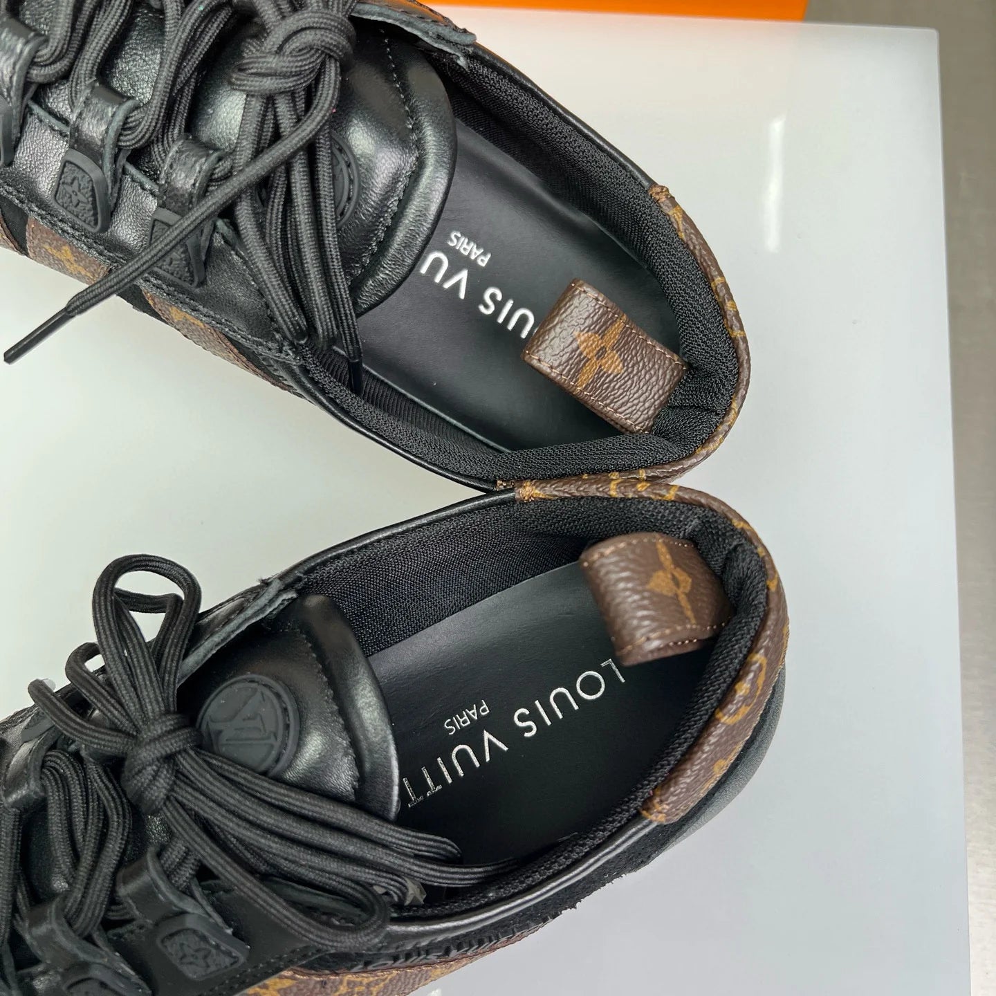 LV SNEAKER