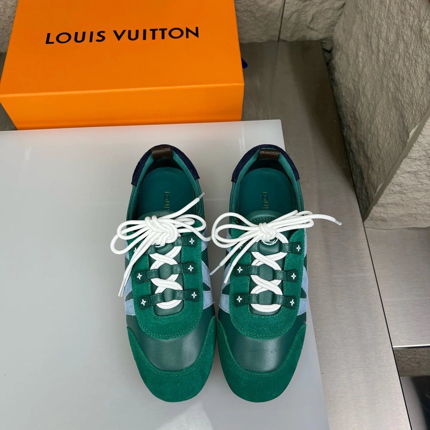 LV SNEAKER