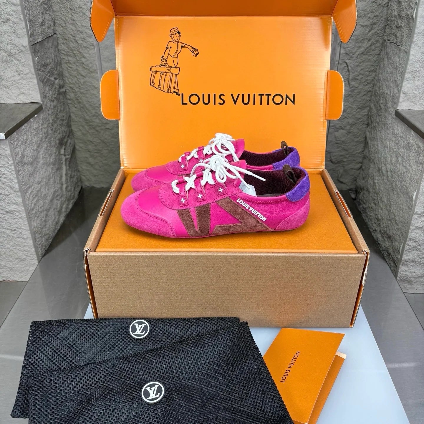 LV SNEAKER