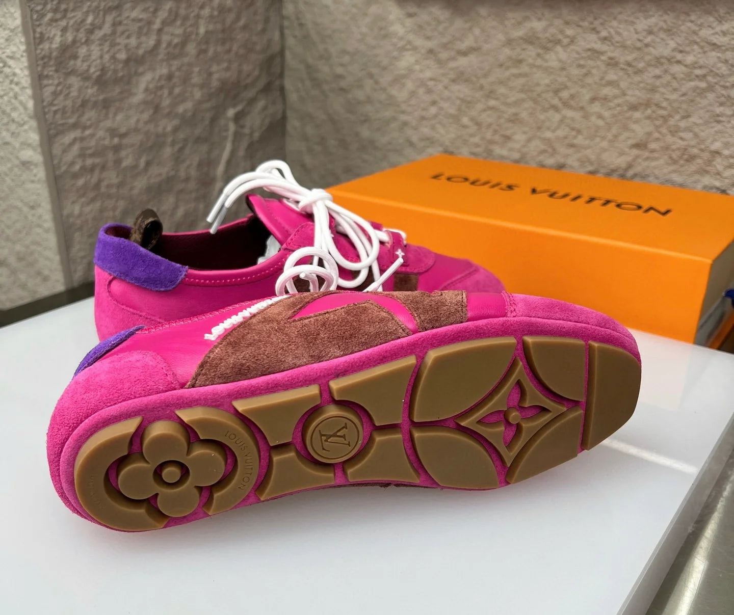 LV SNEAKER