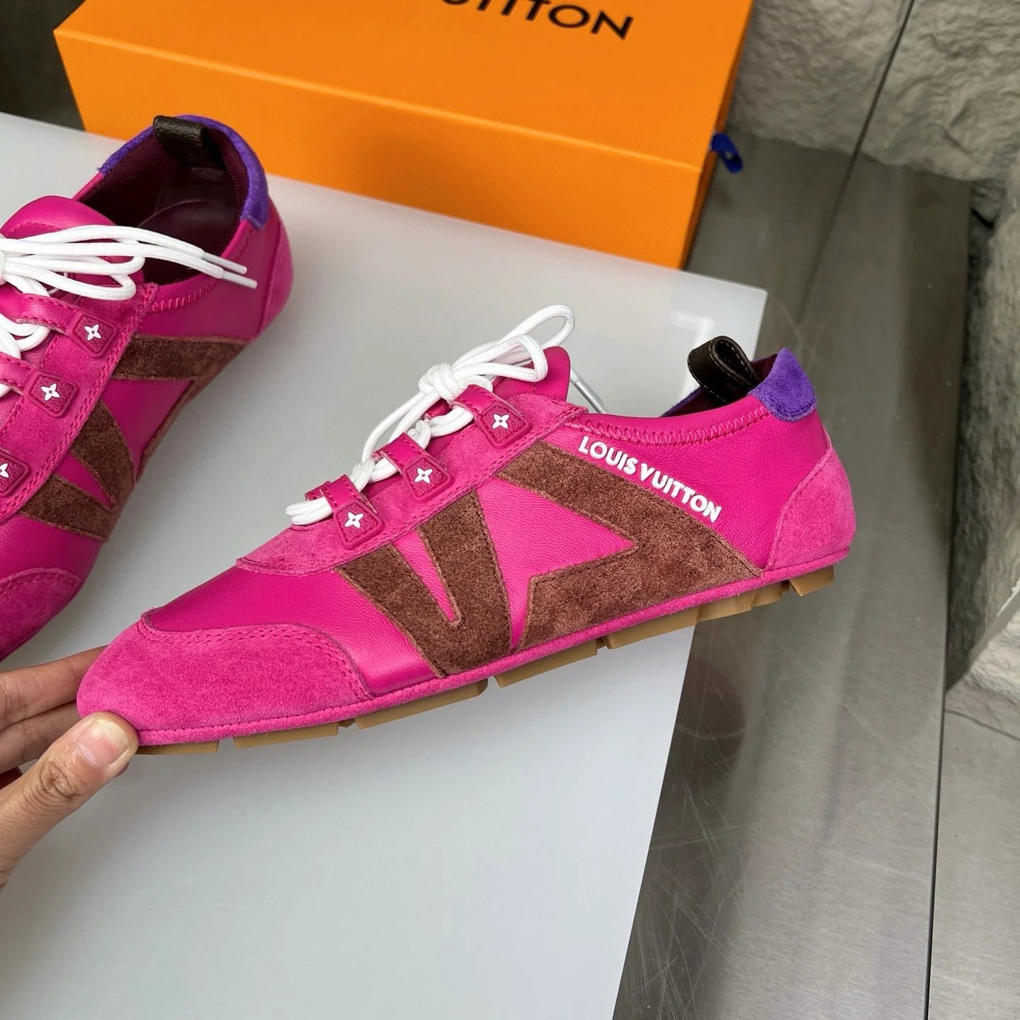 LV SNEAKER