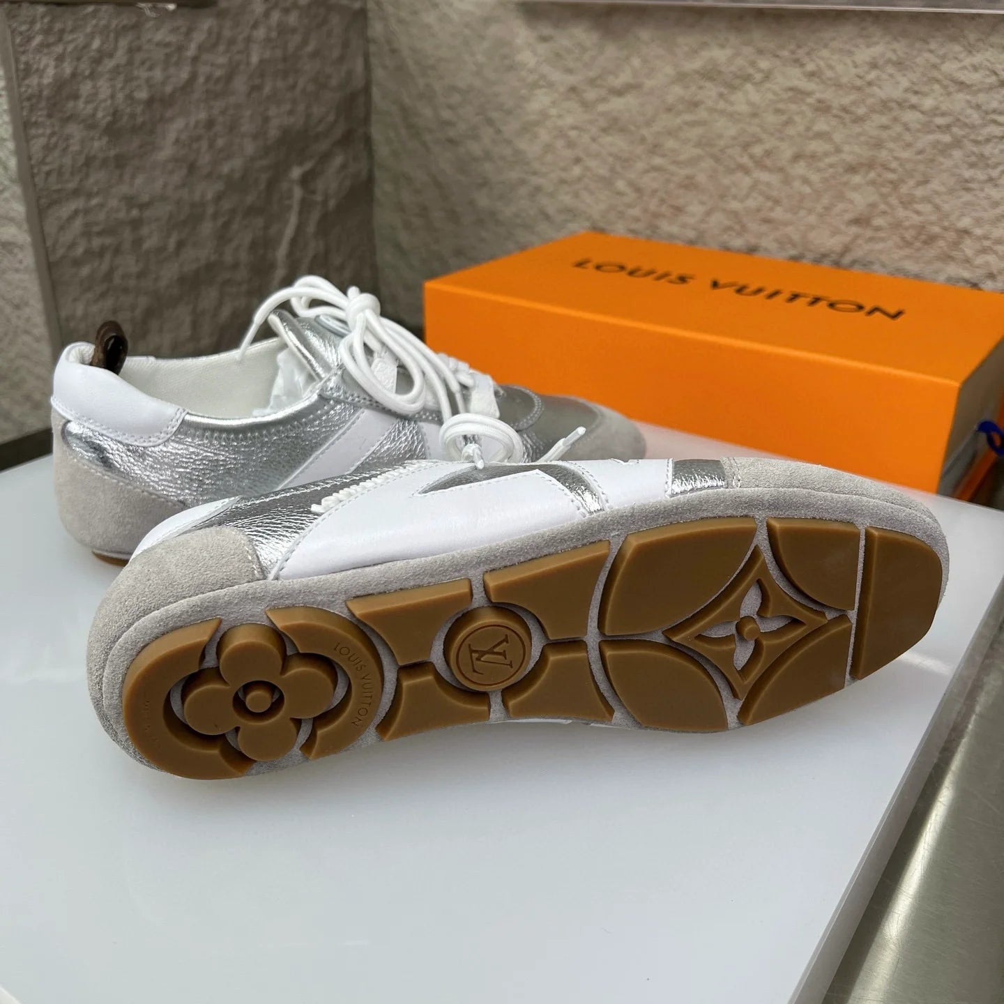 LV SNEAKER