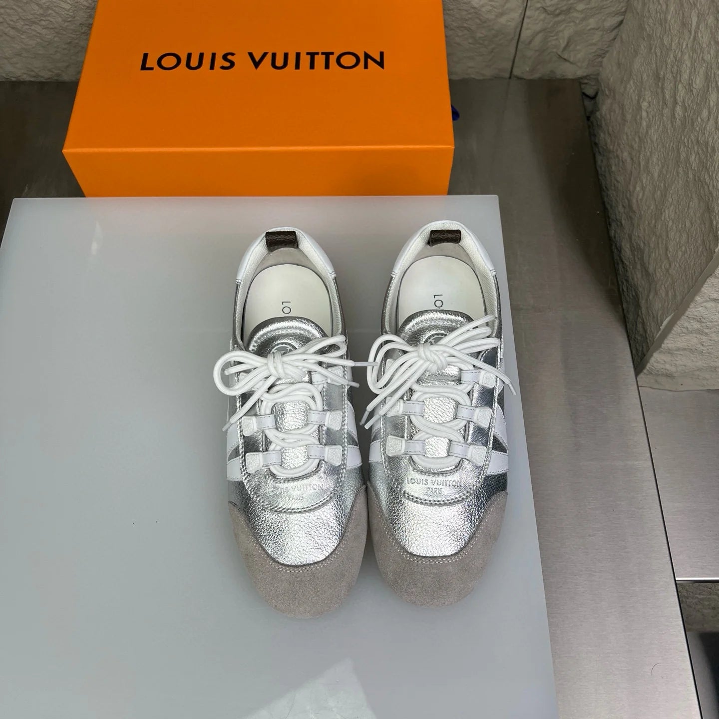 LV SNEAKER