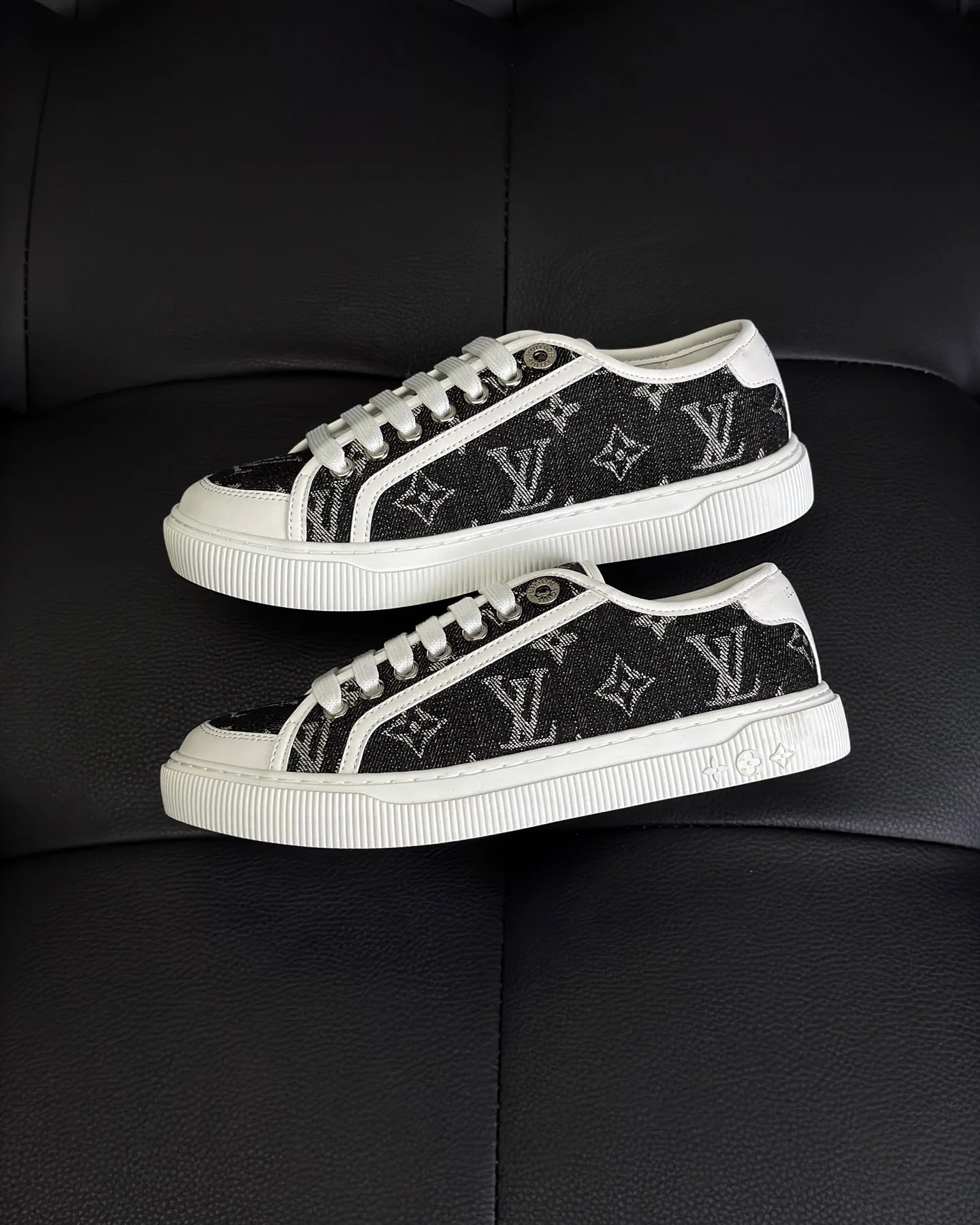 LV SNEAKER