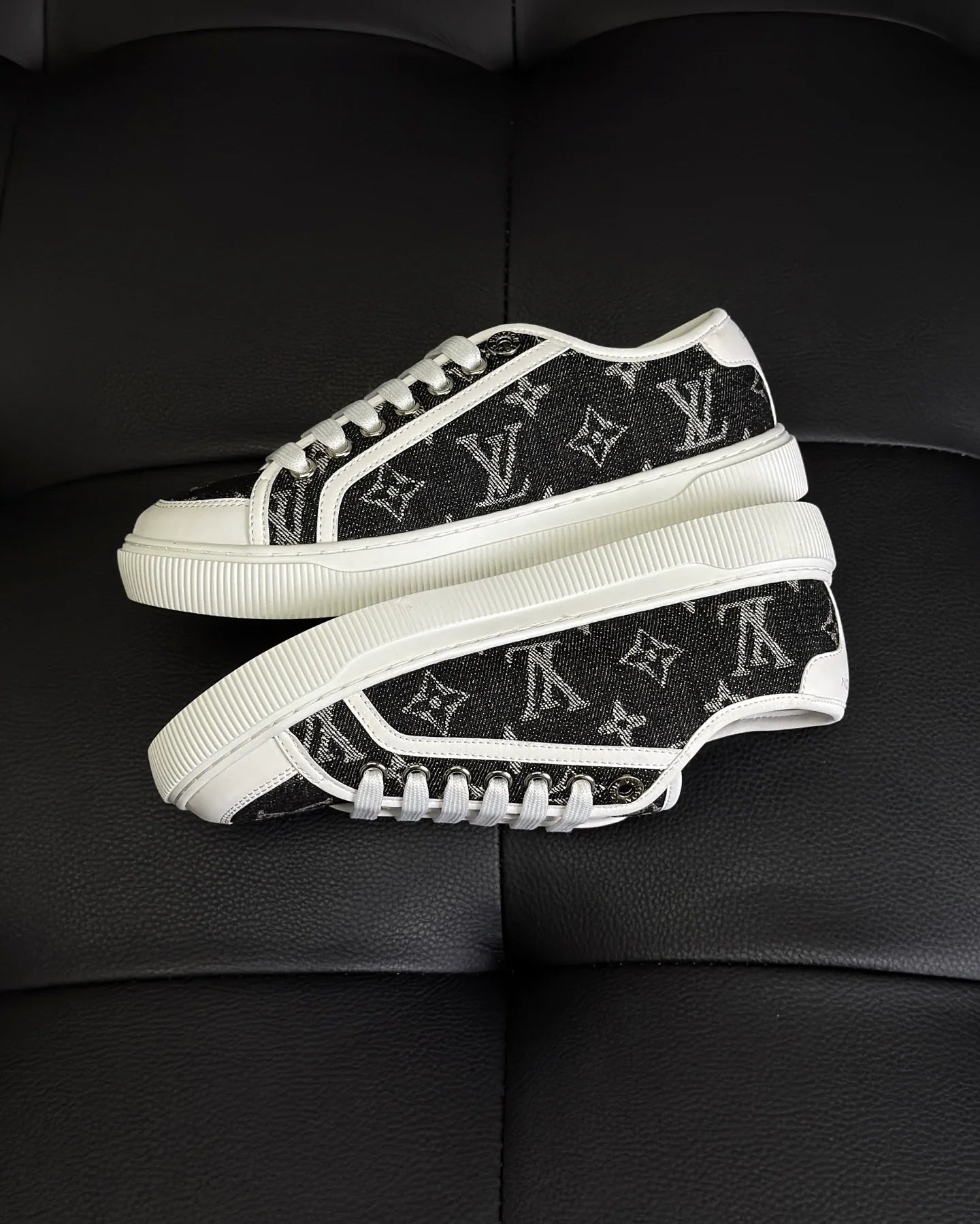 LV SNEAKER