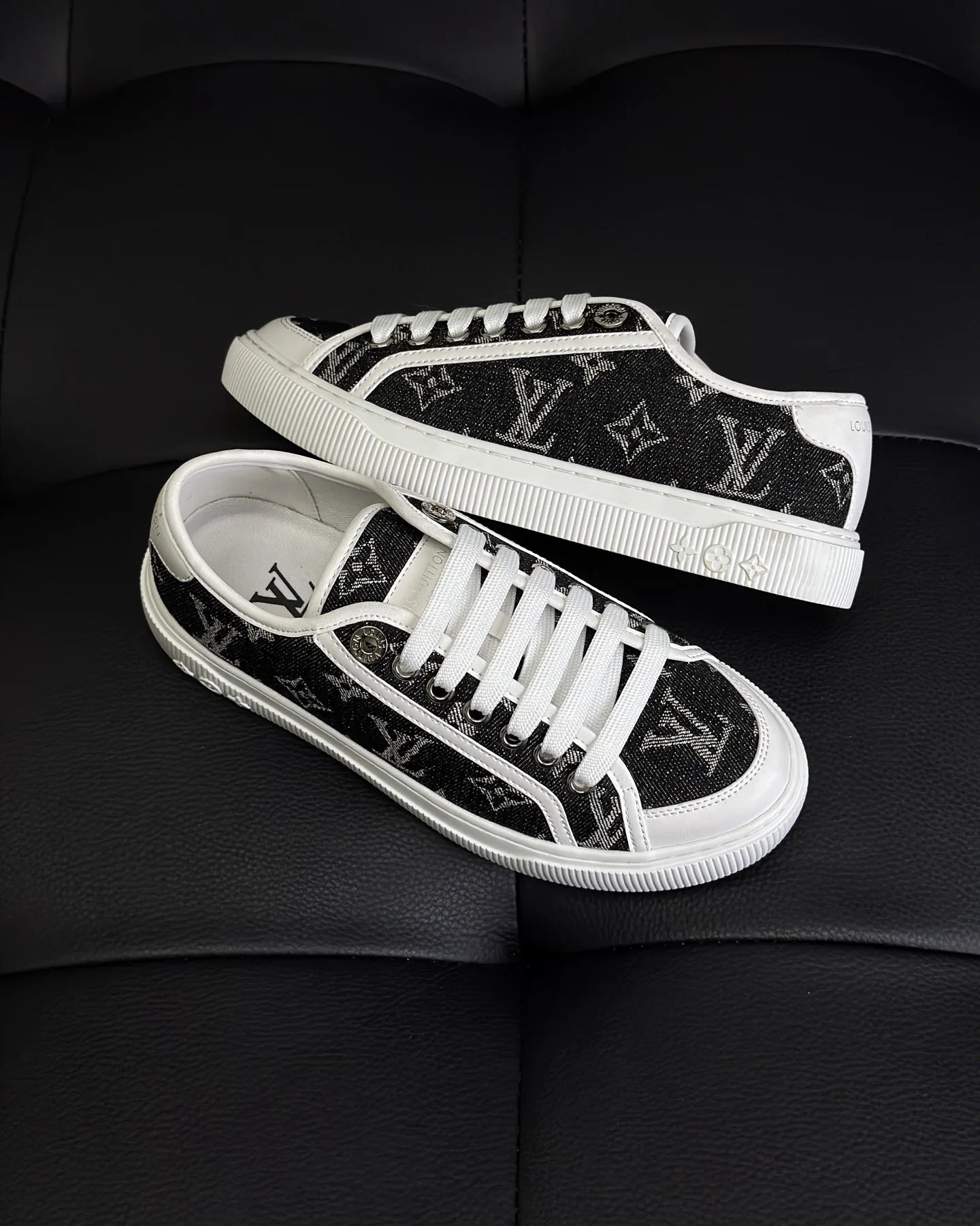 LV SNEAKER