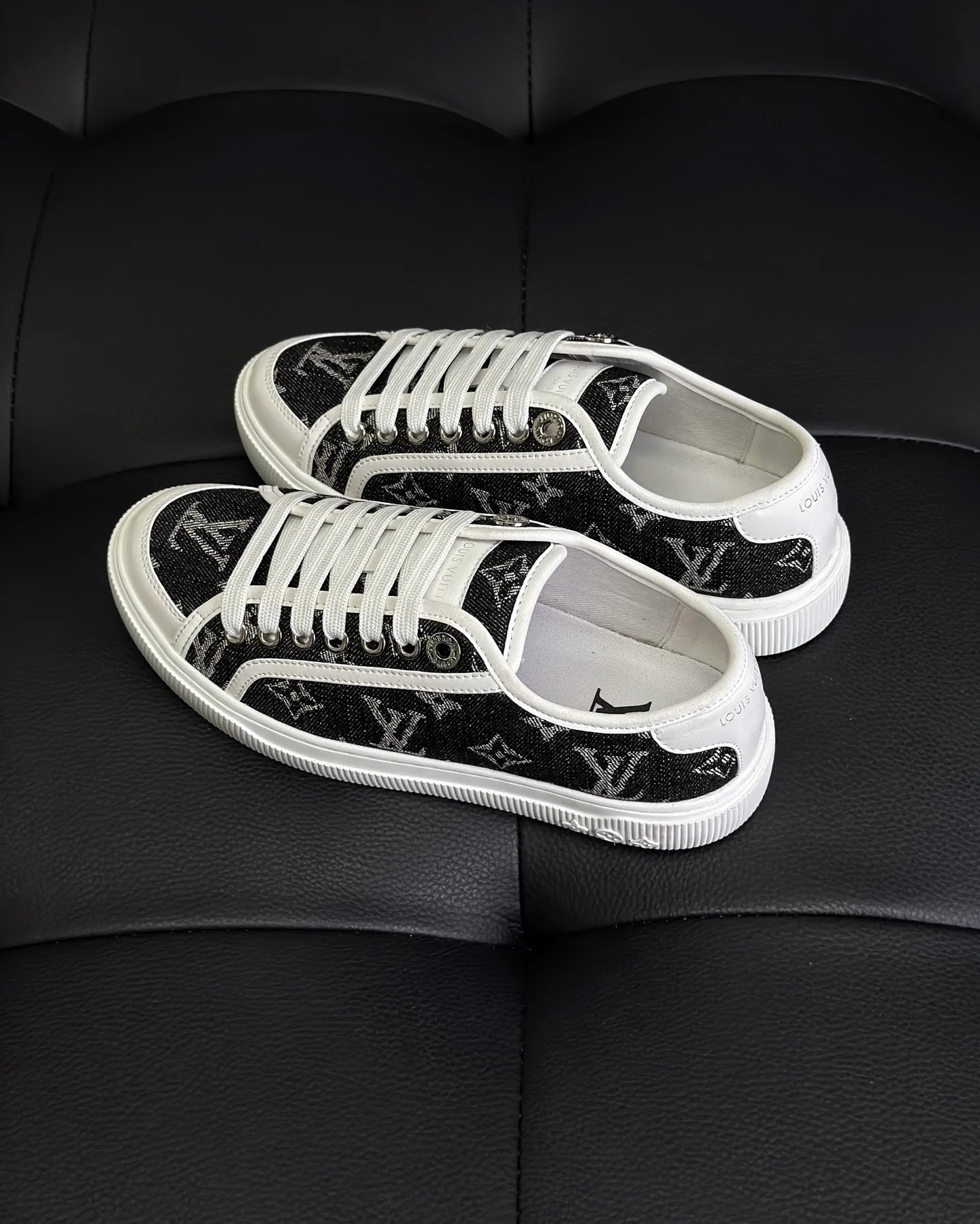 LV SNEAKER