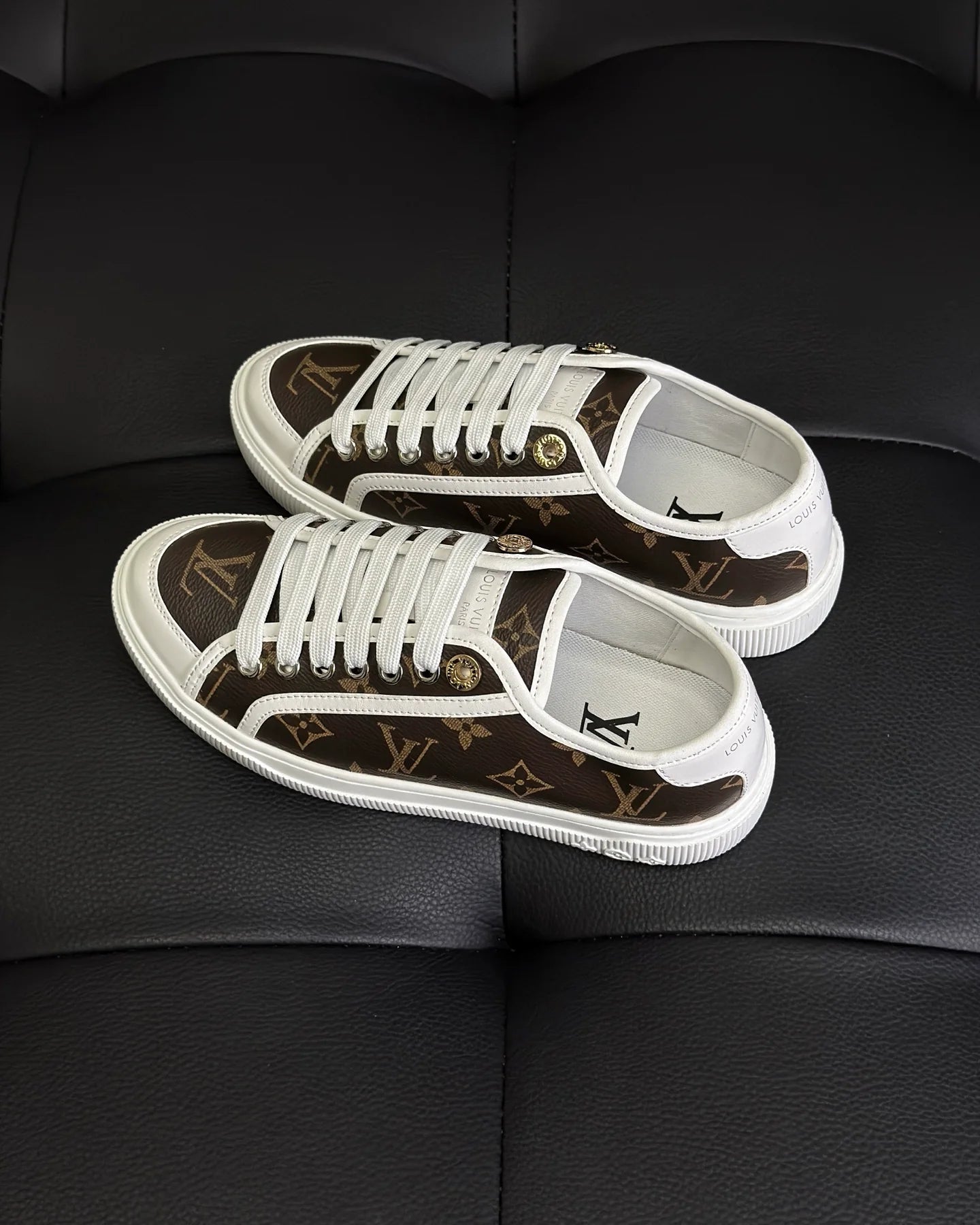 LV SNEAKER