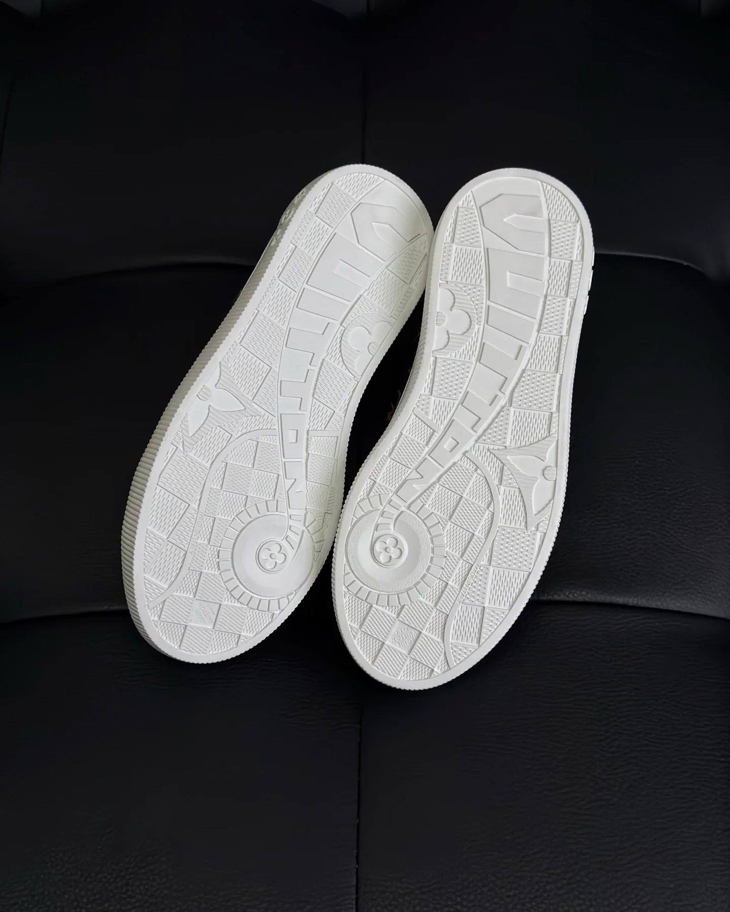 LV SNEAKER