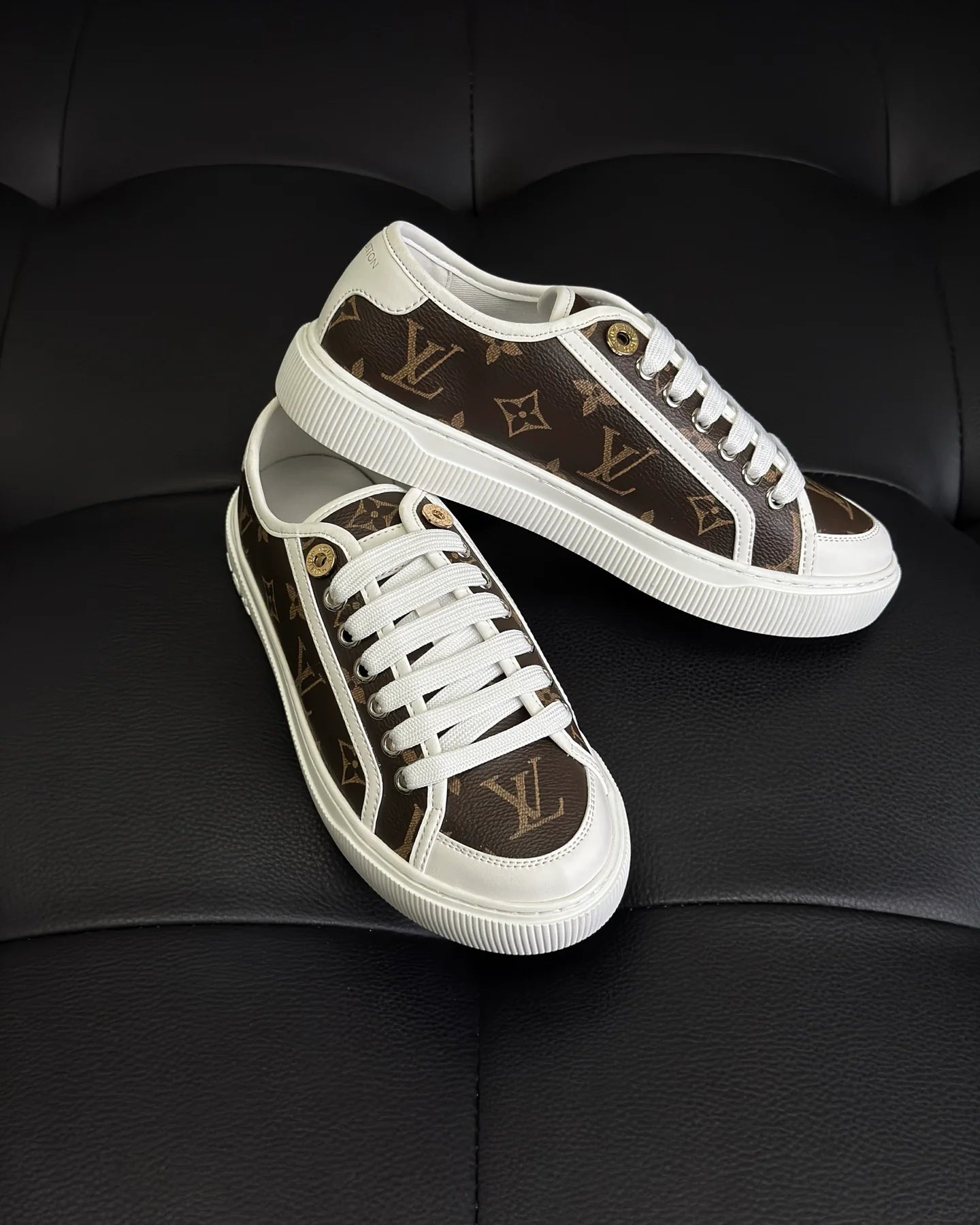 LV SNEAKER