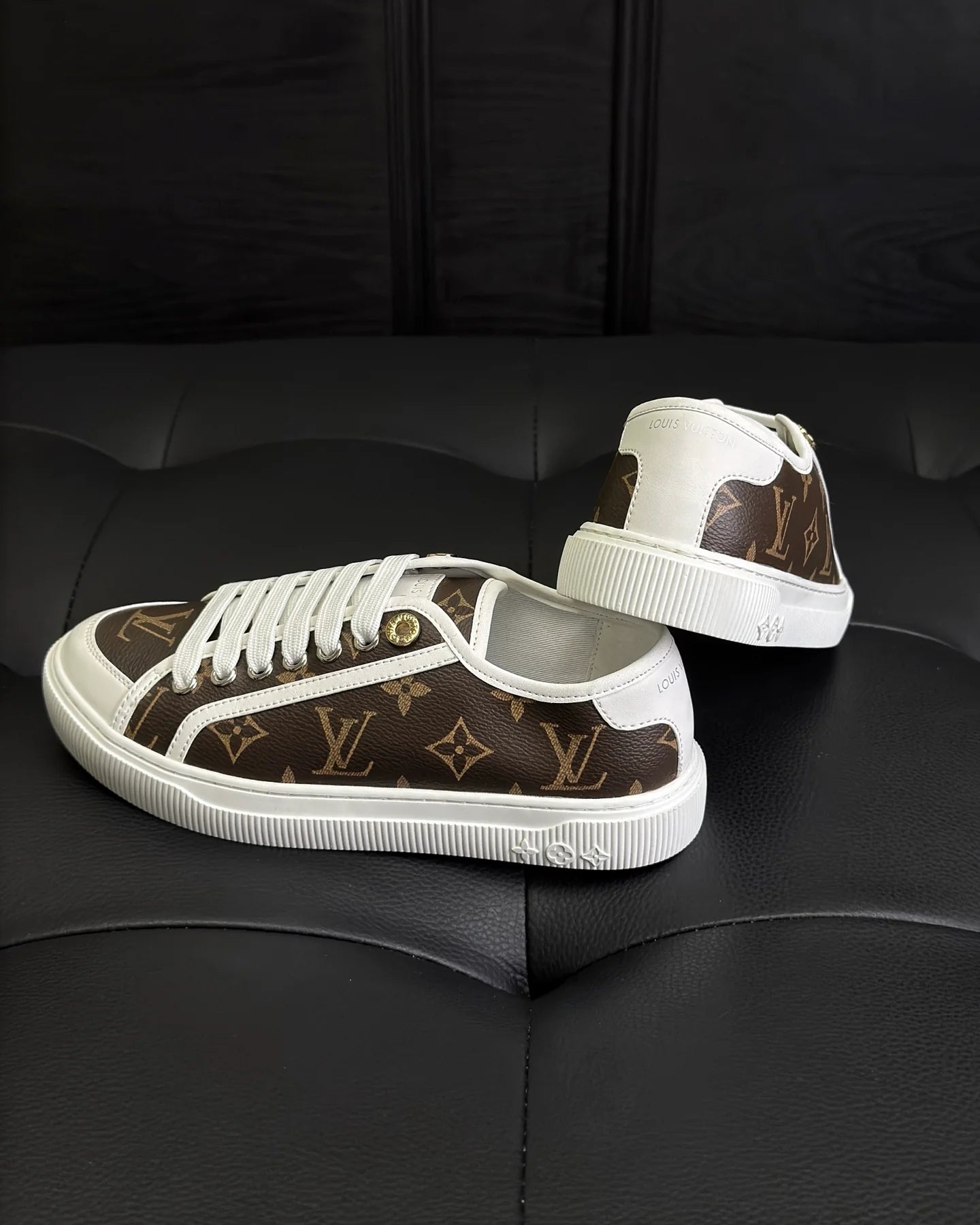 LV SNEAKER