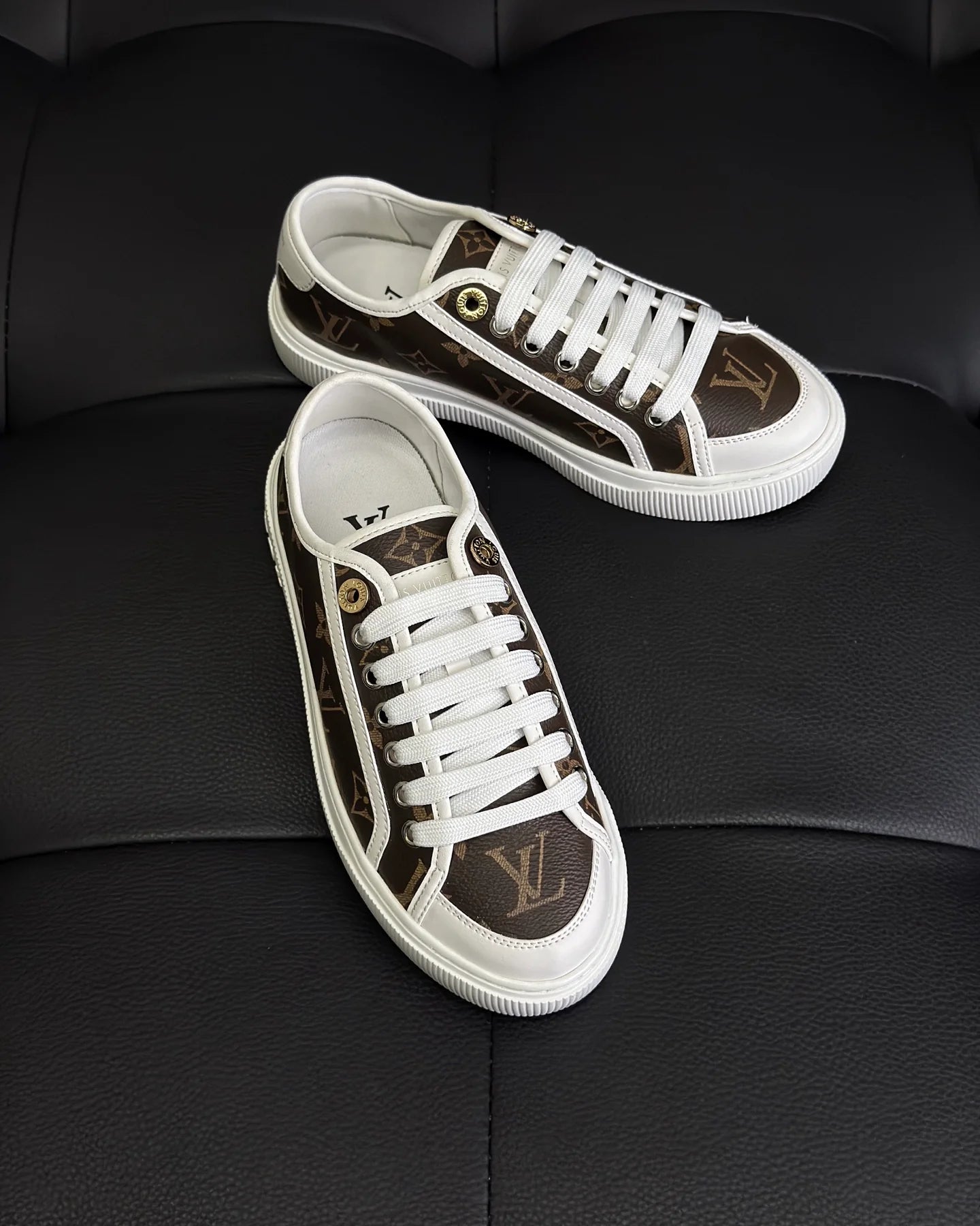 LV SNEAKER