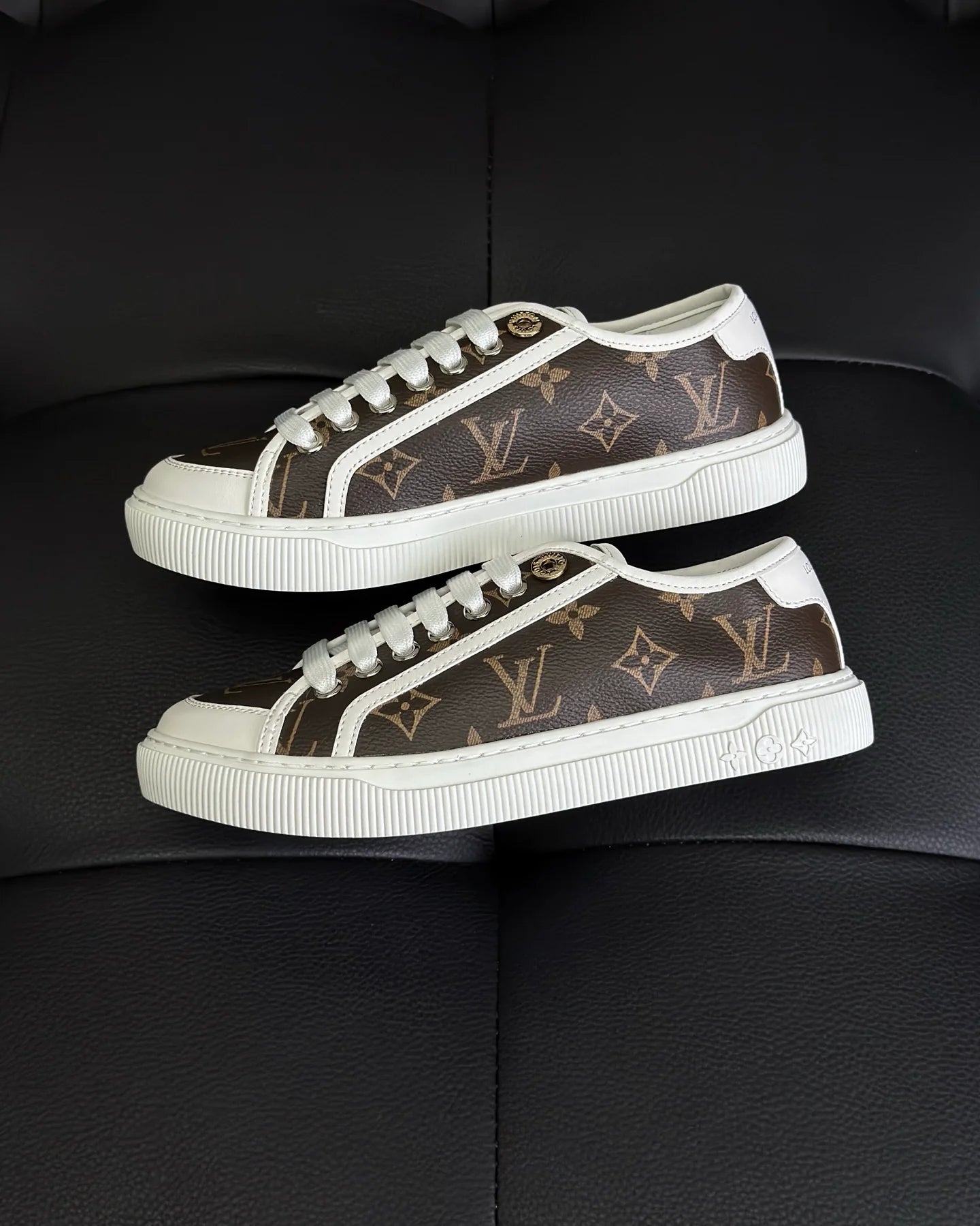 LV SNEAKER