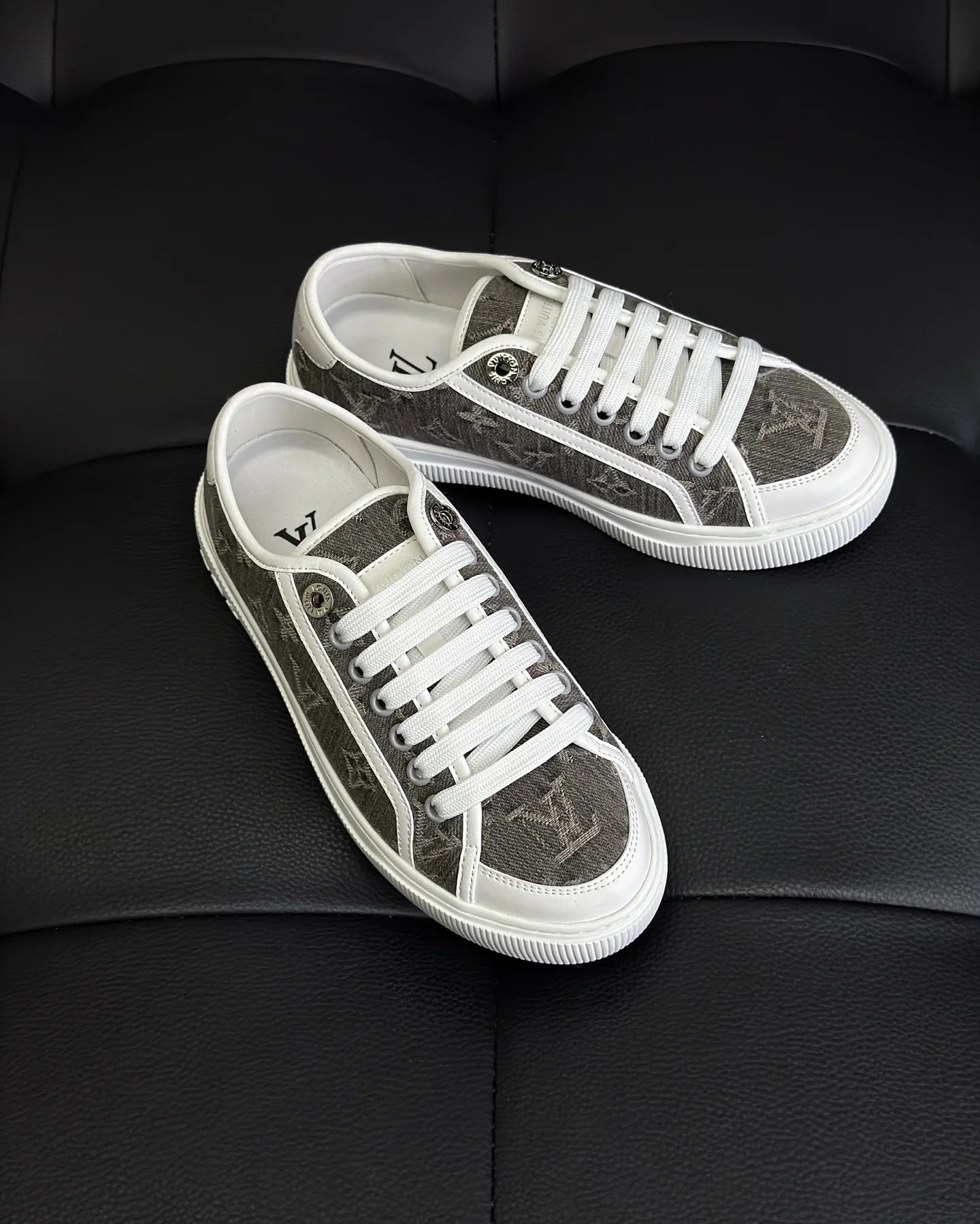 LV SNEAKER