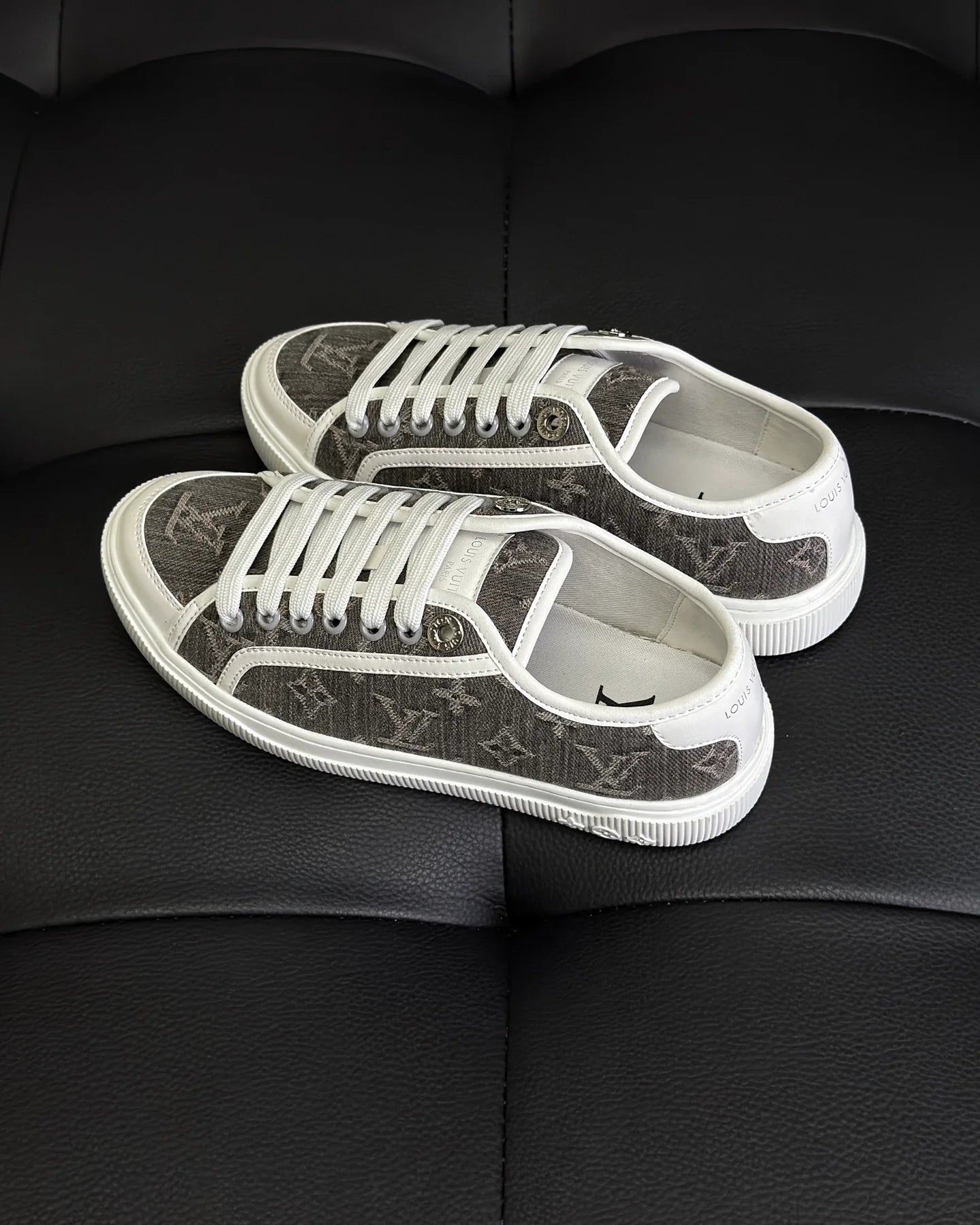 LV SNEAKER
