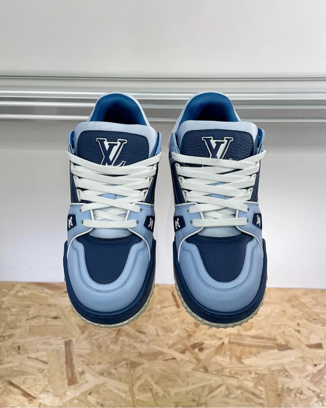 LV SNEAKER