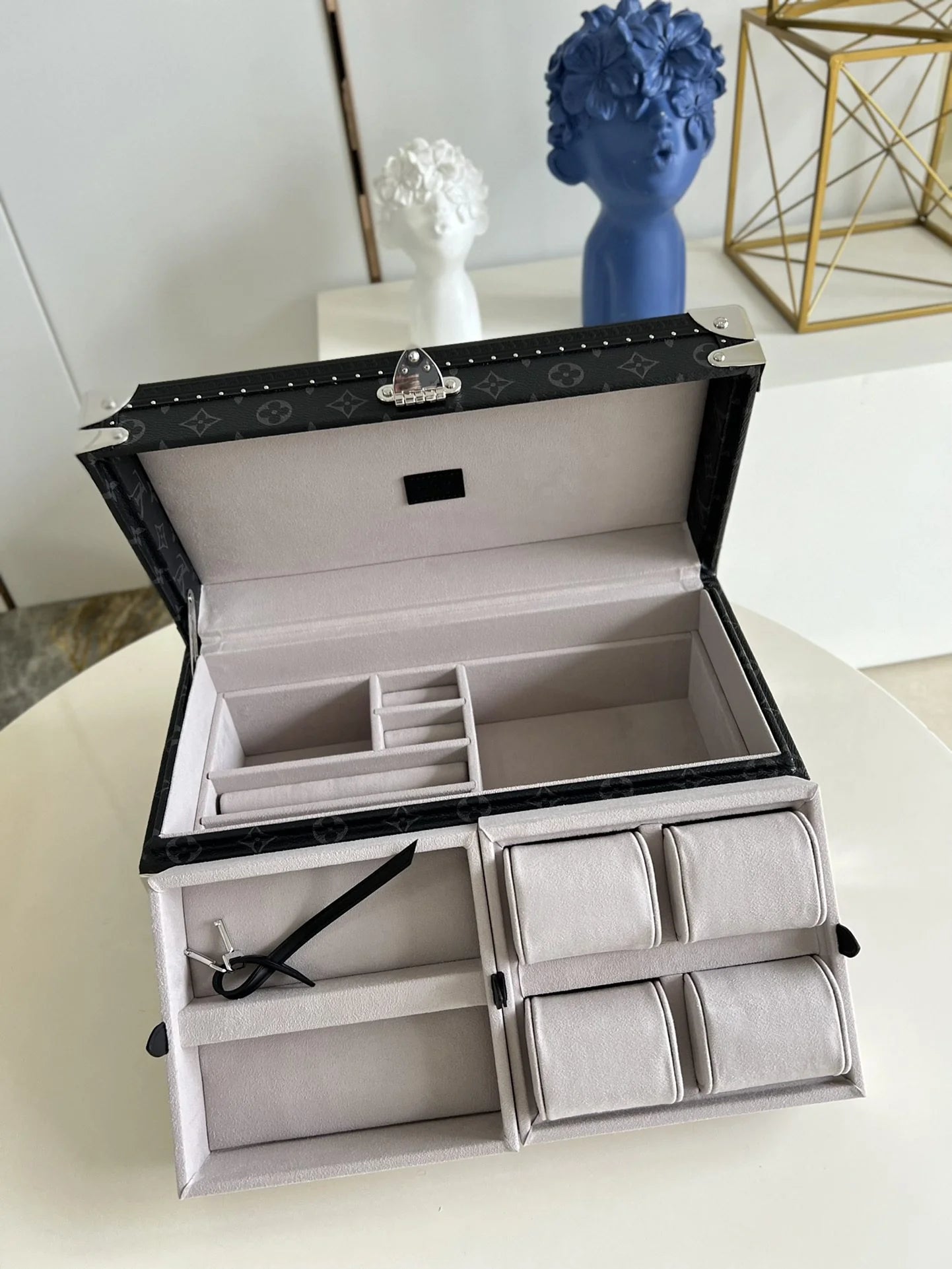 LV WATCHES BOX