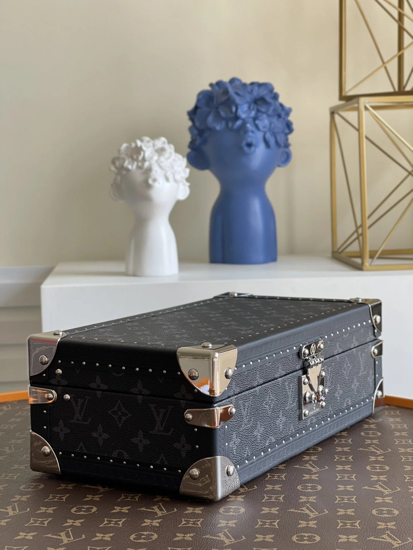 LV WATCHES BOX