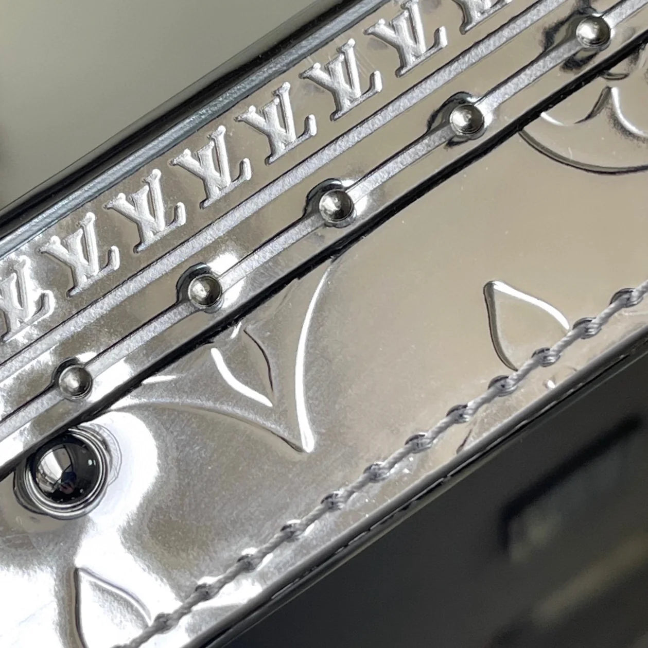 LV WATCHES BOX