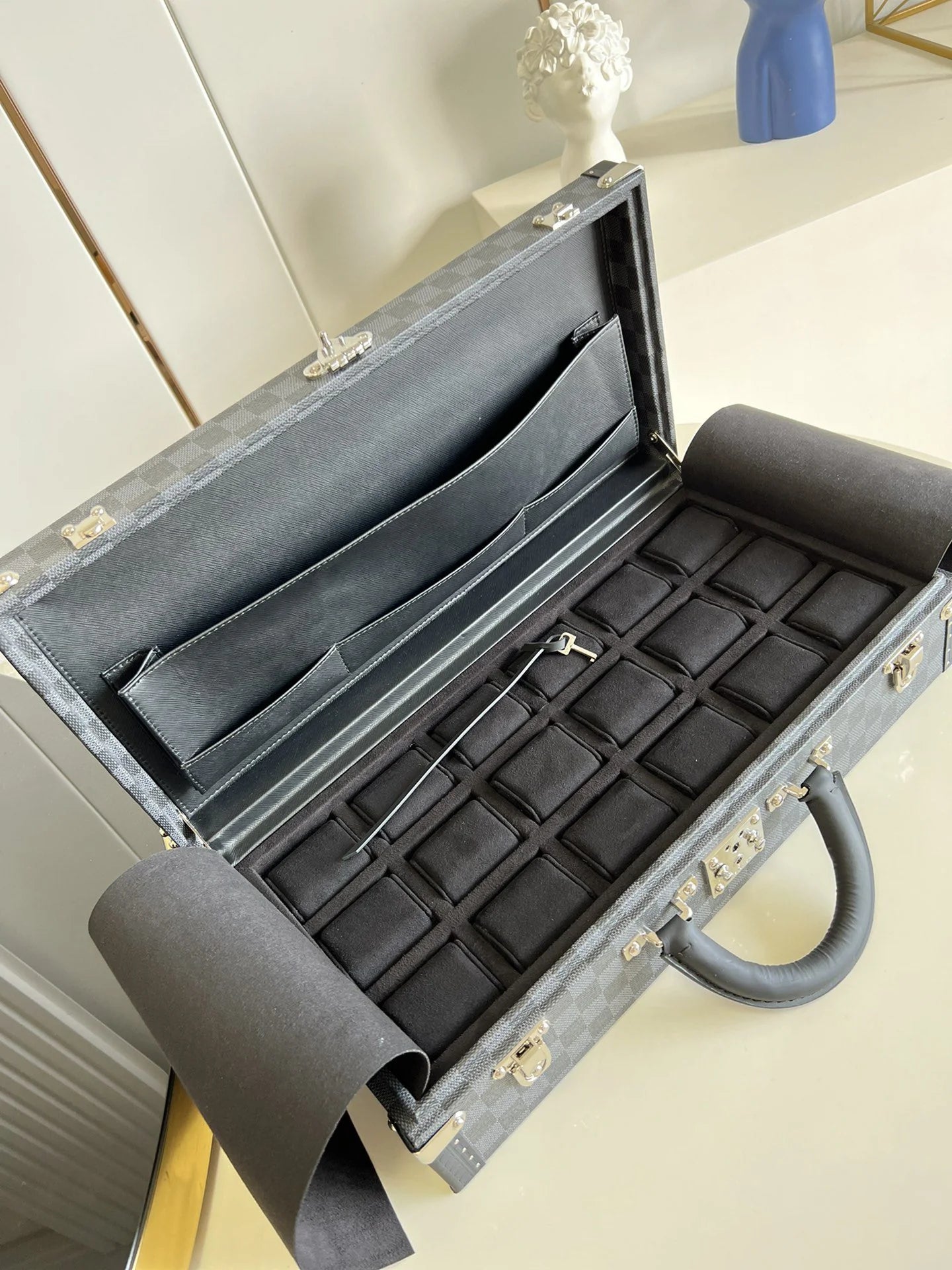 LV WATCHES BOX