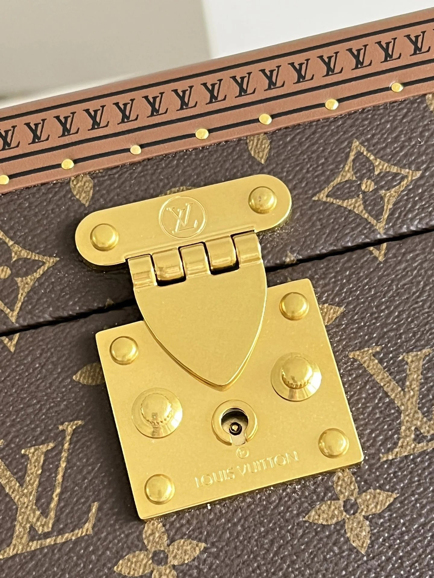 LV WATCHES BOX