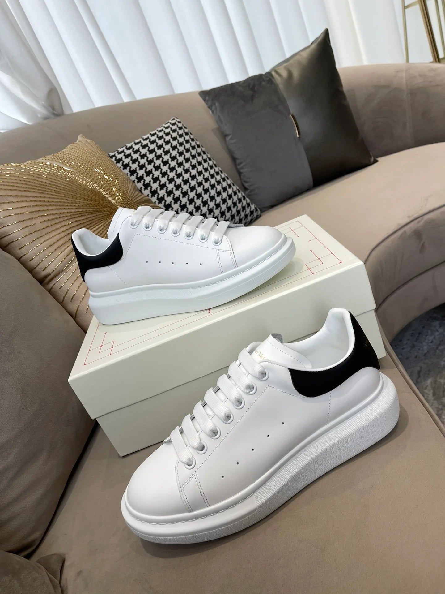 McQUEEN SNEAKER