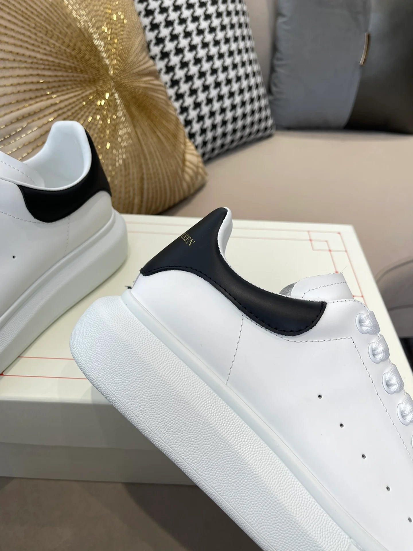 McQUEEN SNEAKER